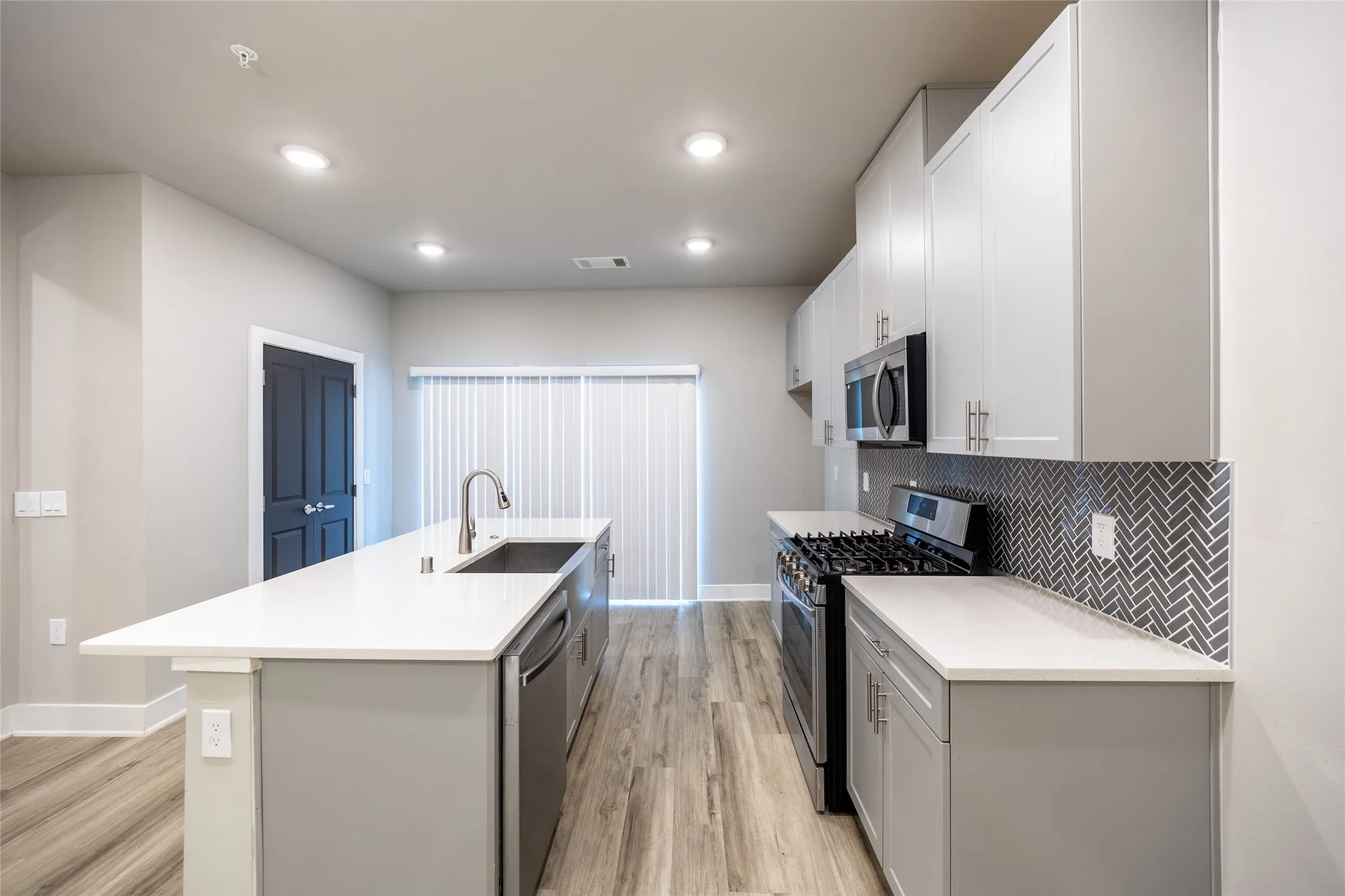 Townhouse For Rent in Collin County , 3353 Wynwood Drive, Plano, Texas 75074, 3 Bedroom, 4 Bathroom, 2 Garage spaces, 1,870 Sqft, built in 2022, mls#21383672, Real Estate Agent in Plano, Homes For Rent in Collin county, Homes For Rent in Plano, Realtor in Plano Texas, Real Estate Brokerage Independent Realty Texas, Luminita Cordes Realtor
