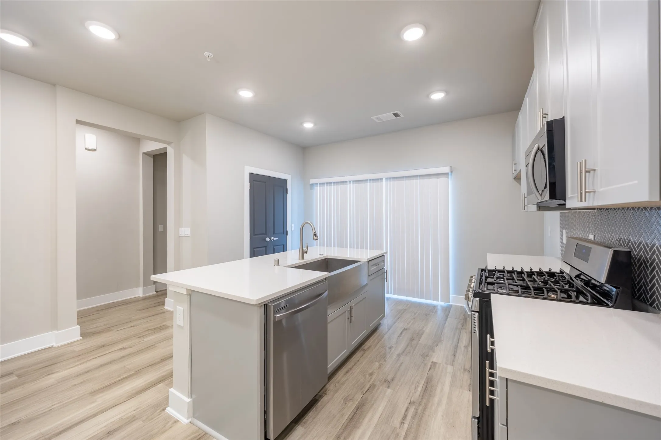 Townhouse For Rent in Collin County , 3353 Wynwood Drive, Plano, Texas 75074, 3 Bedroom, 4 Bathroom, 2 Garage spaces, 1,870 Sqft, built in 2022, mls#21383672, Real Estate Agent in Plano, Homes For Rent in Collin county, Homes For Rent in Plano, Realtor in Plano Texas, Real Estate Brokerage Independent Realty Texas, Luminita Cordes Realtor