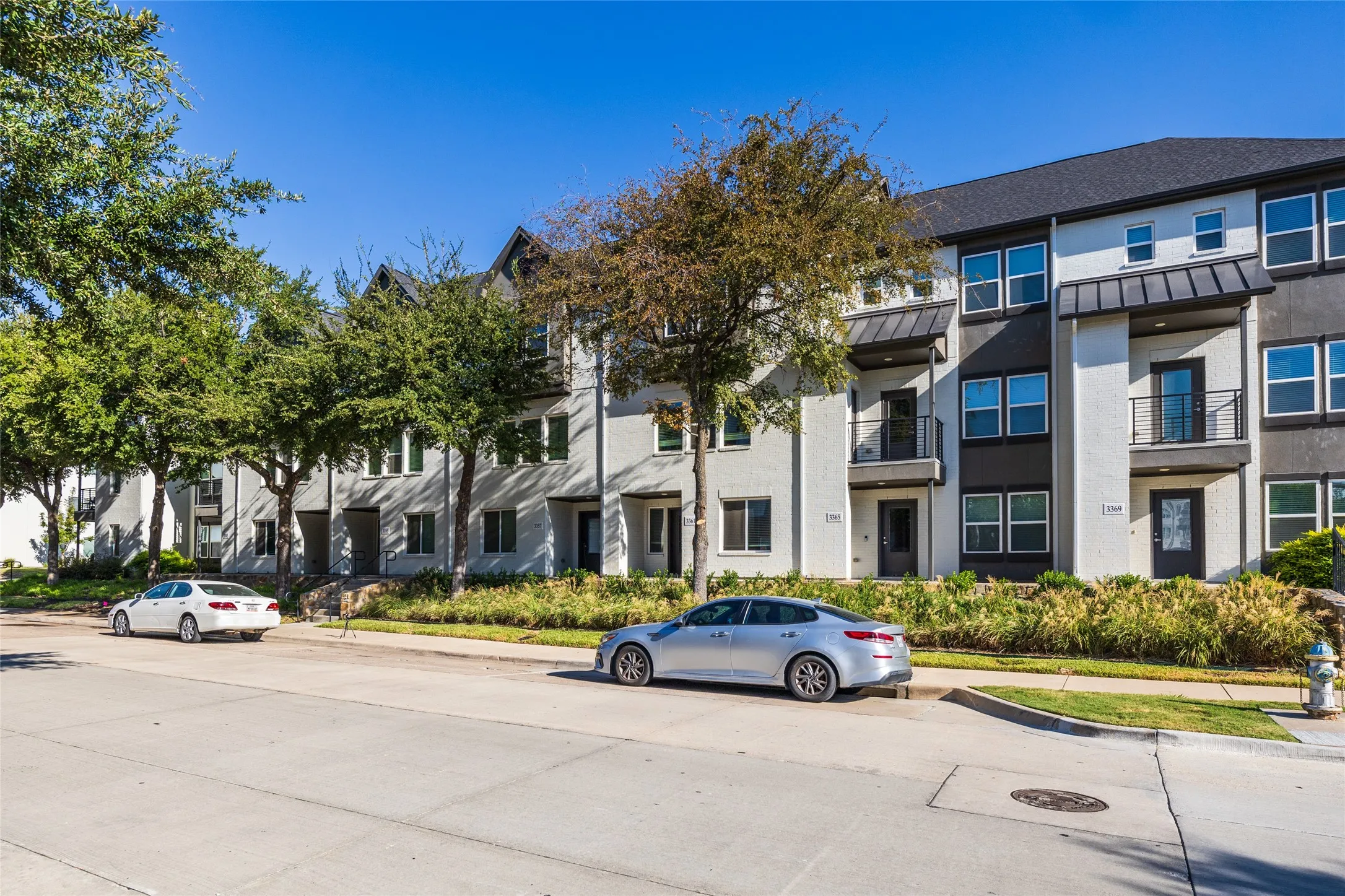 Townhouse For Rent in Collin County , 3353 Wynwood Drive, Plano, Texas 75074, 3 Bedroom, 4 Bathroom, 2 Garage spaces, 1,870 Sqft, built in 2022, mls#21383672, Real Estate Agent in Plano, Homes For Rent in Collin county, Homes For Rent in Plano, Realtor in Plano Texas, Real Estate Brokerage Independent Realty Texas, Luminita Cordes Realtor