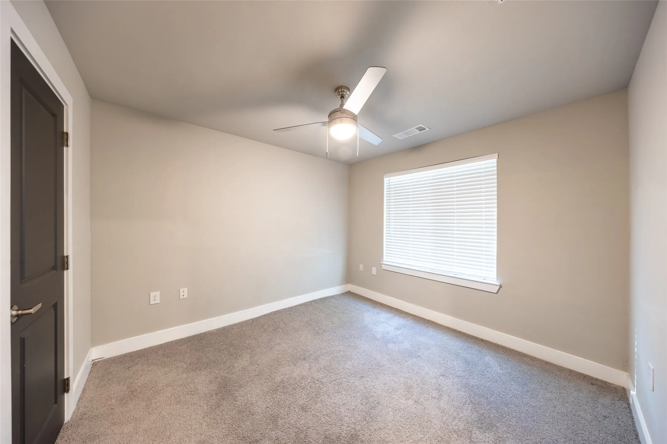 Townhouse For Rent in Collin County , 3353 Wynwood Drive, Plano, Texas 75074, 3 Bedroom, 4 Bathroom, 2 Garage spaces, 1,870 Sqft, built in 2022, mls#21383672, Real Estate Agent in Plano, Homes For Rent in Collin county, Homes For Rent in Plano, Realtor in Plano Texas, Real Estate Brokerage Independent Realty Texas, Luminita Cordes Realtor