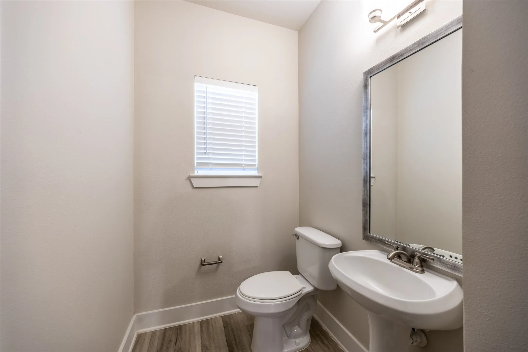 Townhouse For Rent in Collin County , 3353 Wynwood Drive, Plano, Texas 75074, 3 Bedroom, 4 Bathroom, 2 Garage spaces, 1,870 Sqft, built in 2022, mls#21383672, Real Estate Agent in Plano, Homes For Rent in Collin county, Homes For Rent in Plano, Realtor in Plano Texas, Real Estate Brokerage Independent Realty Texas, Luminita Cordes Realtor
