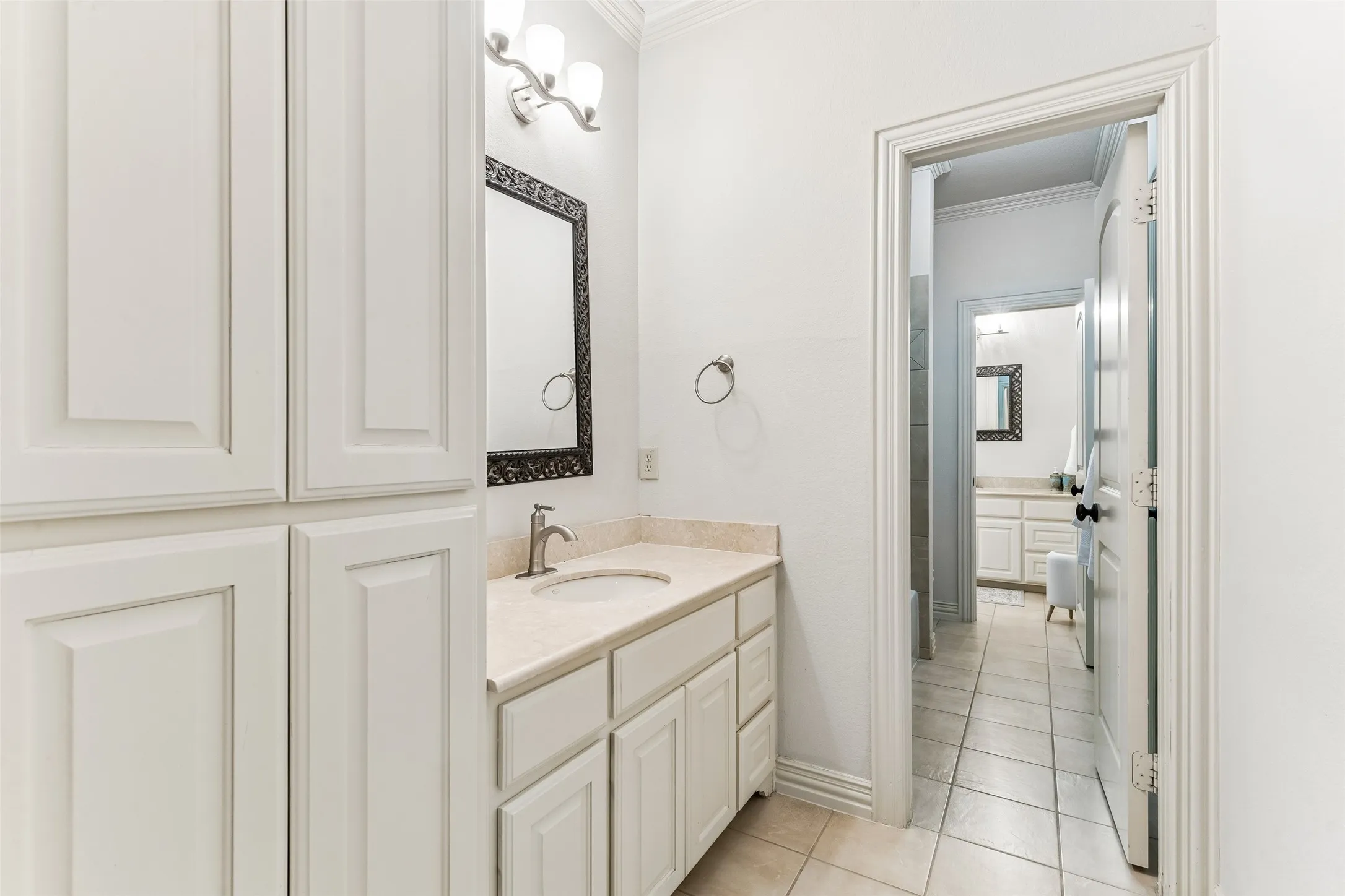 Single Family Residence For Sale in Dallas County , 5814 Meaders Lane, Dallas, Texas 75230, 5 Bedroom, 6 Bathroom, 3 Garage spaces, 4,829 Sqft, built in 2006, mls#21384120, Real Estate Agent in Dallas, Homes For Sale in Dallas county, Homes For Sale in Dallas, Realtor in Dallas Texas, Real Estate Brokerage Independent Realty Texas, Luminita Cordes Realtor