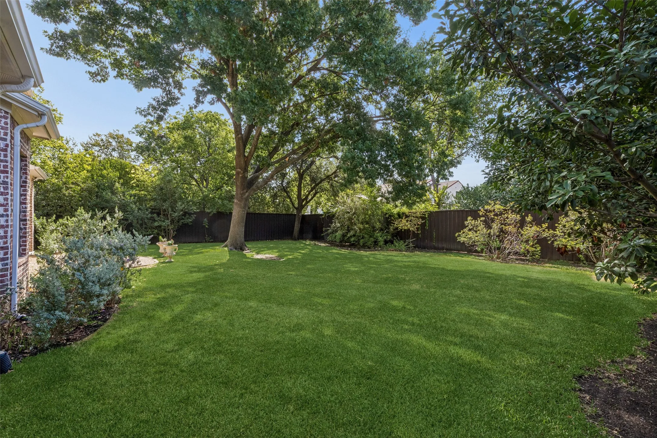 Single Family Residence For Sale in Dallas County , 5814 Meaders Lane, Dallas, Texas 75230, 5 Bedroom, 6 Bathroom, 3 Garage spaces, 4,829 Sqft, built in 2006, mls#21384120, Real Estate Agent in Dallas, Homes For Sale in Dallas county, Homes For Sale in Dallas, Realtor in Dallas Texas, Real Estate Brokerage Independent Realty Texas, Luminita Cordes Realtor