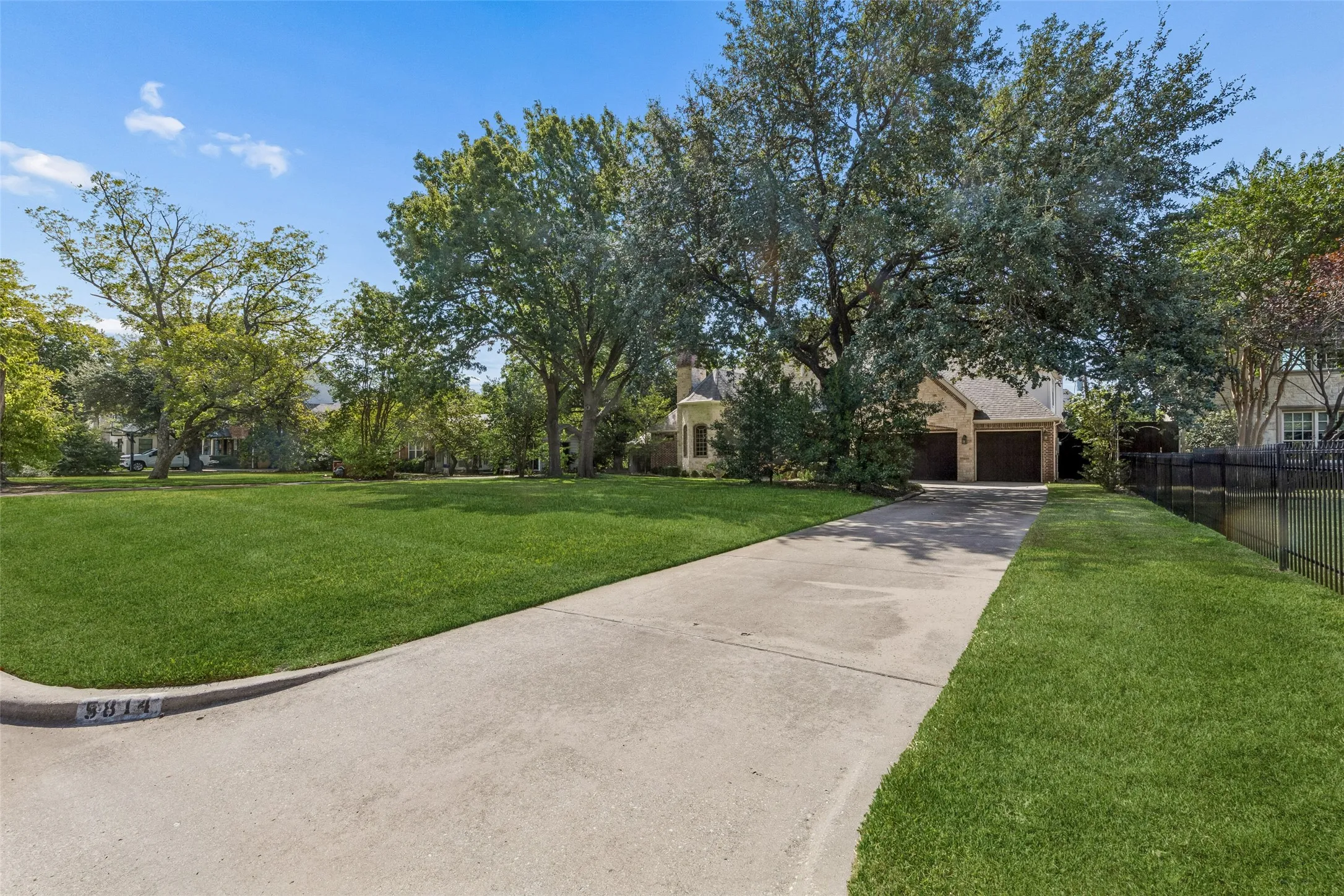 Single Family Residence For Sale in Dallas County , 5814 Meaders Lane, Dallas, Texas 75230, 5 Bedroom, 6 Bathroom, 3 Garage spaces, 4,829 Sqft, built in 2006, mls#21384120, Real Estate Agent in Dallas, Homes For Sale in Dallas county, Homes For Sale in Dallas, Realtor in Dallas Texas, Real Estate Brokerage Independent Realty Texas, Luminita Cordes Realtor