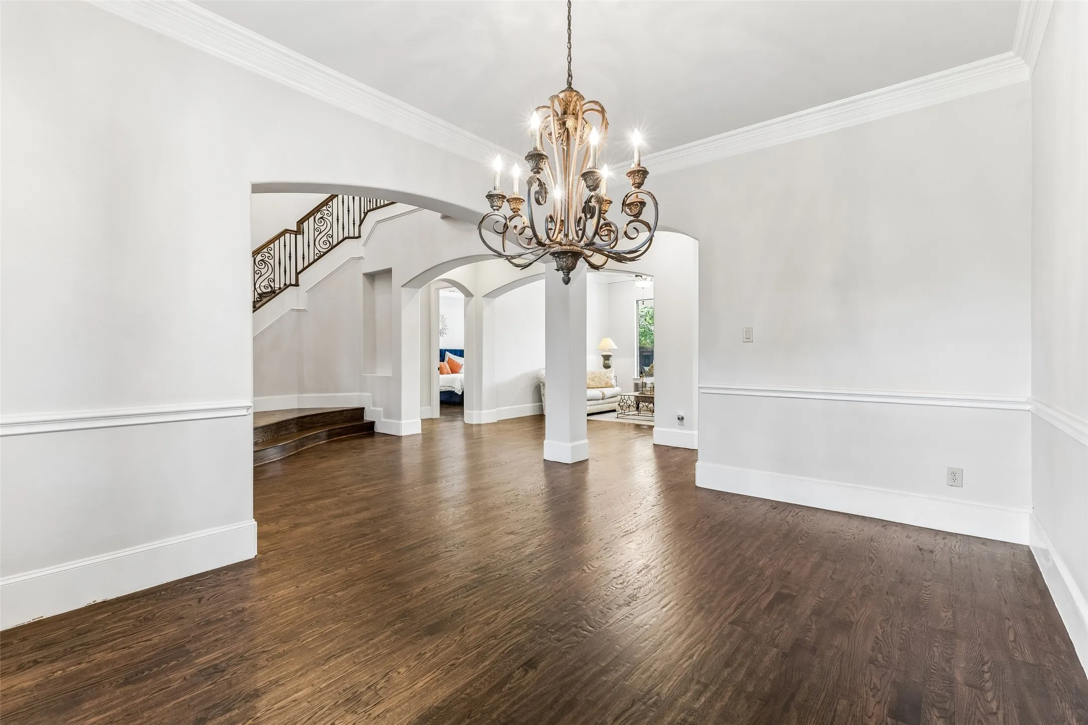 Single Family Residence For Sale in Dallas County , 5814 Meaders Lane, Dallas, Texas 75230, 5 Bedroom, 6 Bathroom, 3 Garage spaces, 4,829 Sqft, built in 2006, mls#21384120, Real Estate Agent in Dallas, Homes For Sale in Dallas county, Homes For Sale in Dallas, Realtor in Dallas Texas, Real Estate Brokerage Independent Realty Texas, Luminita Cordes Realtor