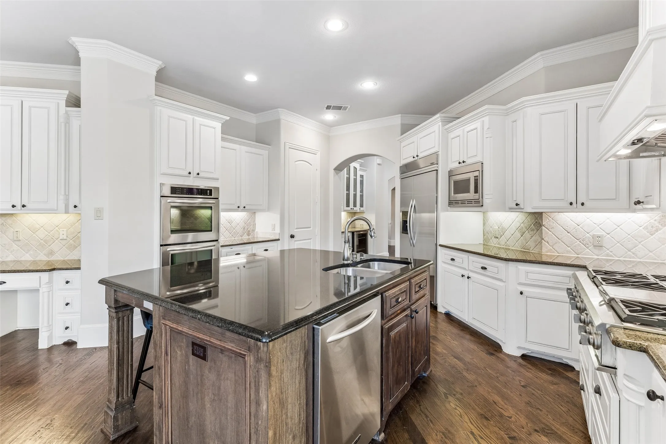 Single Family Residence For Sale in Dallas County , 5814 Meaders Lane, Dallas, Texas 75230, 5 Bedroom, 6 Bathroom, 3 Garage spaces, 4,829 Sqft, built in 2006, mls#21384120, Real Estate Agent in Dallas, Homes For Sale in Dallas county, Homes For Sale in Dallas, Realtor in Dallas Texas, Real Estate Brokerage Independent Realty Texas, Luminita Cordes Realtor