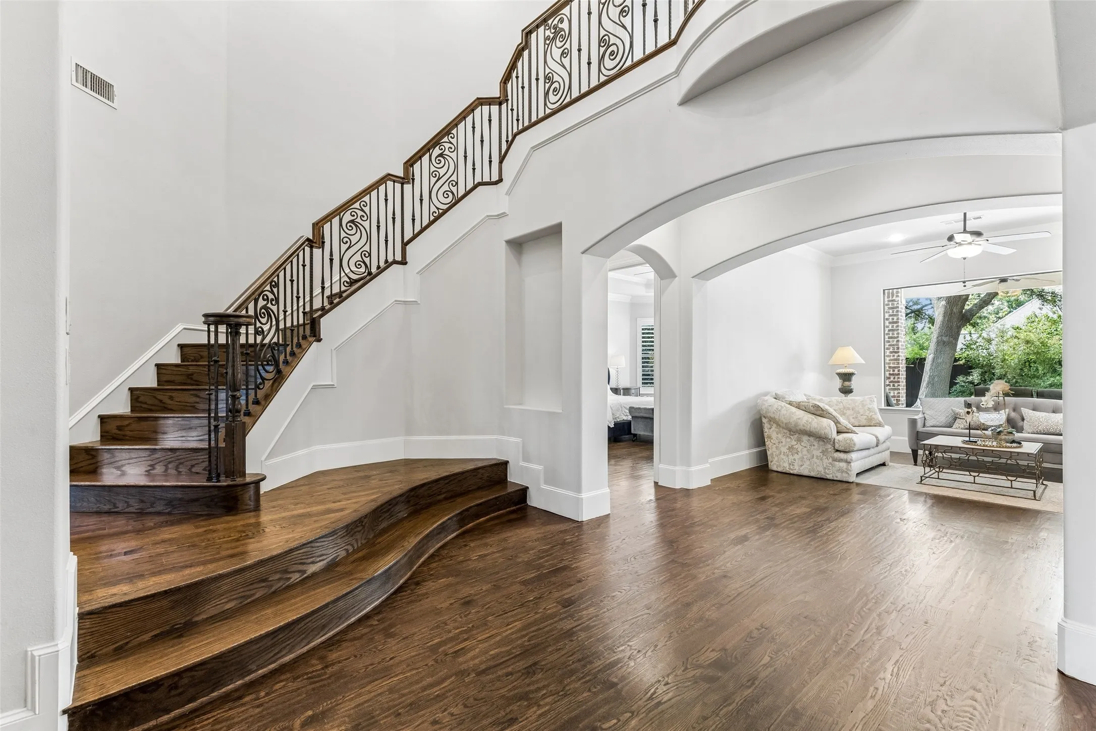 Single Family Residence For Sale in Dallas County , 5814 Meaders Lane, Dallas, Texas 75230, 5 Bedroom, 6 Bathroom, 3 Garage spaces, 4,829 Sqft, built in 2006, mls#21384120, Real Estate Agent in Dallas, Homes For Sale in Dallas county, Homes For Sale in Dallas, Realtor in Dallas Texas, Real Estate Brokerage Independent Realty Texas, Luminita Cordes Realtor