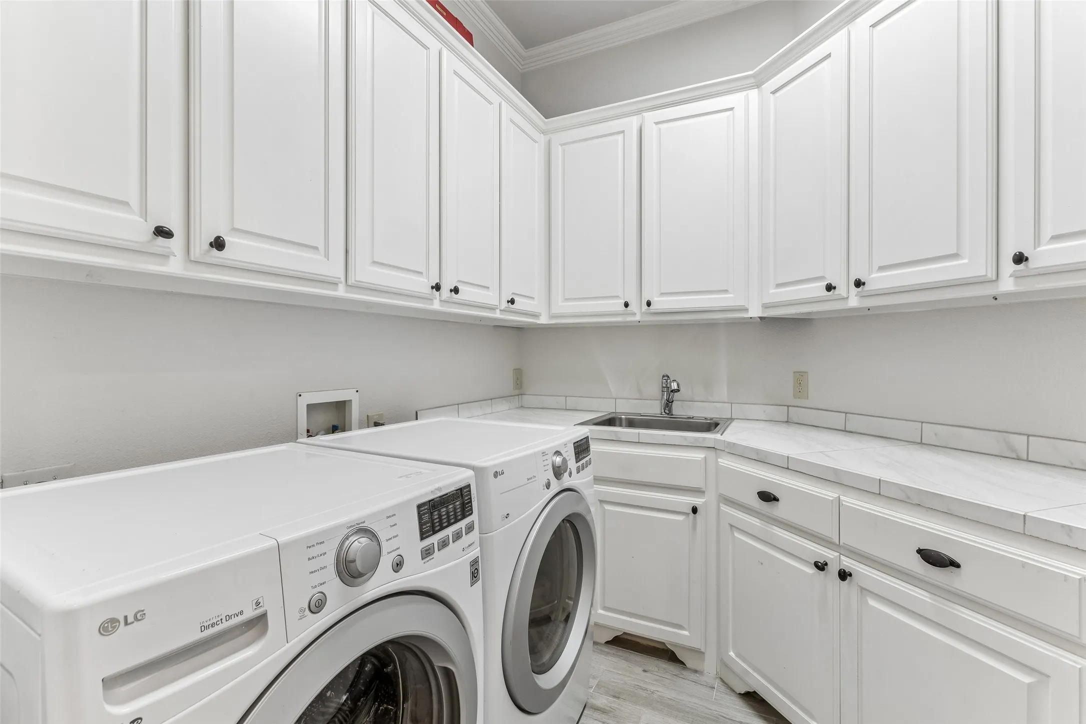 Single Family Residence For Sale in Dallas County , 5814 Meaders Lane, Dallas, Texas 75230, 5 Bedroom, 6 Bathroom, 3 Garage spaces, 4,829 Sqft, built in 2006, mls#21384120, Real Estate Agent in Dallas, Homes For Sale in Dallas county, Homes For Sale in Dallas, Realtor in Dallas Texas, Real Estate Brokerage Independent Realty Texas, Luminita Cordes Realtor