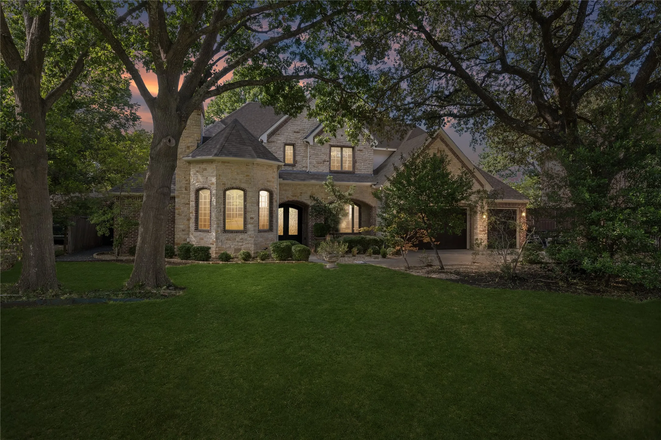 Single Family Residence For Sale in Dallas County , 5814 Meaders Lane, Dallas, Texas 75230, 5 Bedroom, 6 Bathroom, 3 Garage spaces, 4,829 Sqft, built in 2006, mls#21384120, Real Estate Agent in Dallas, Homes For Sale in Dallas county, Homes For Sale in Dallas, Realtor in Dallas Texas, Real Estate Brokerage Independent Realty Texas, Luminita Cordes Realtor