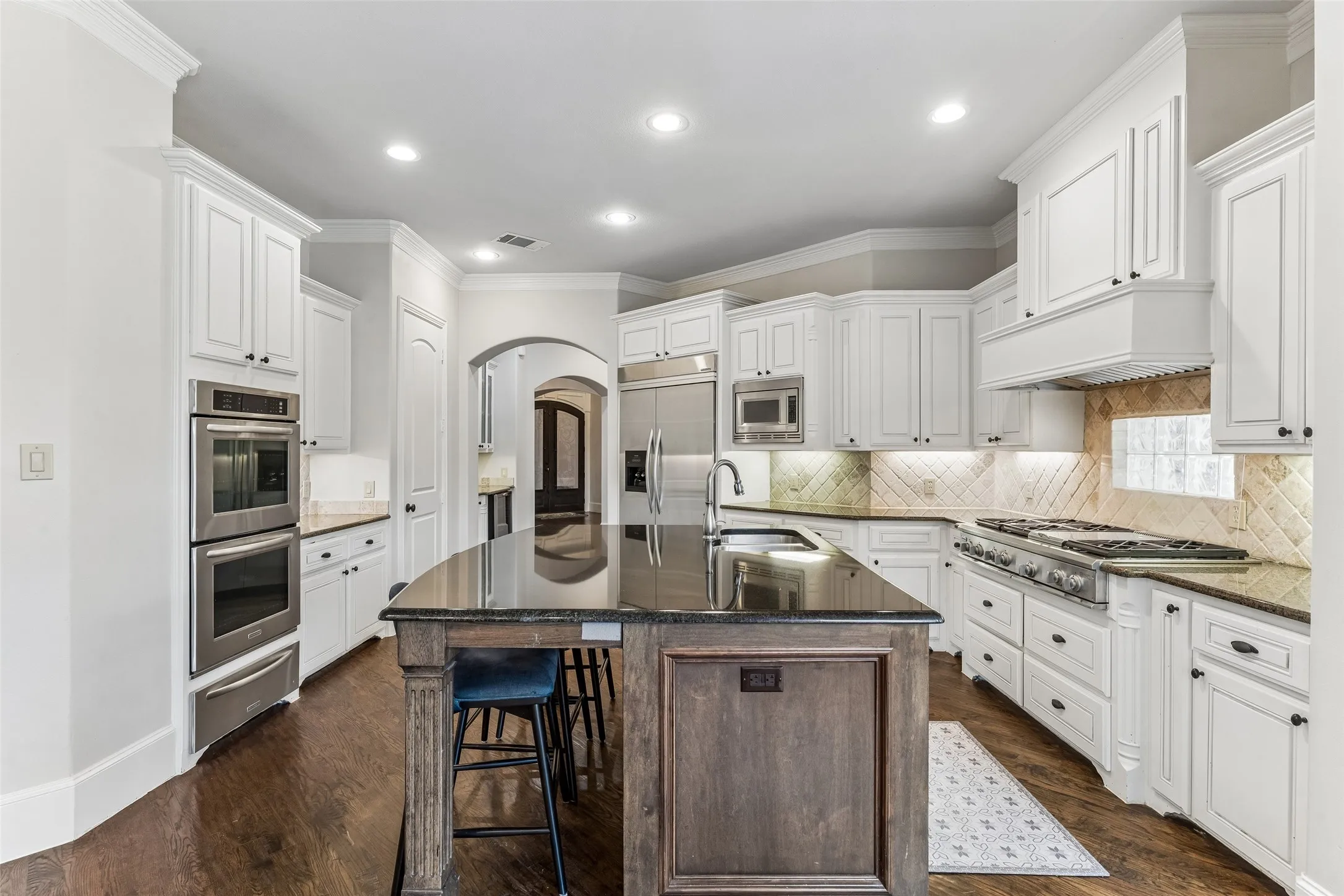 Single Family Residence For Sale in Dallas County , 5814 Meaders Lane, Dallas, Texas 75230, 5 Bedroom, 6 Bathroom, 3 Garage spaces, 4,829 Sqft, built in 2006, mls#21384120, Real Estate Agent in Dallas, Homes For Sale in Dallas county, Homes For Sale in Dallas, Realtor in Dallas Texas, Real Estate Brokerage Independent Realty Texas, Luminita Cordes Realtor