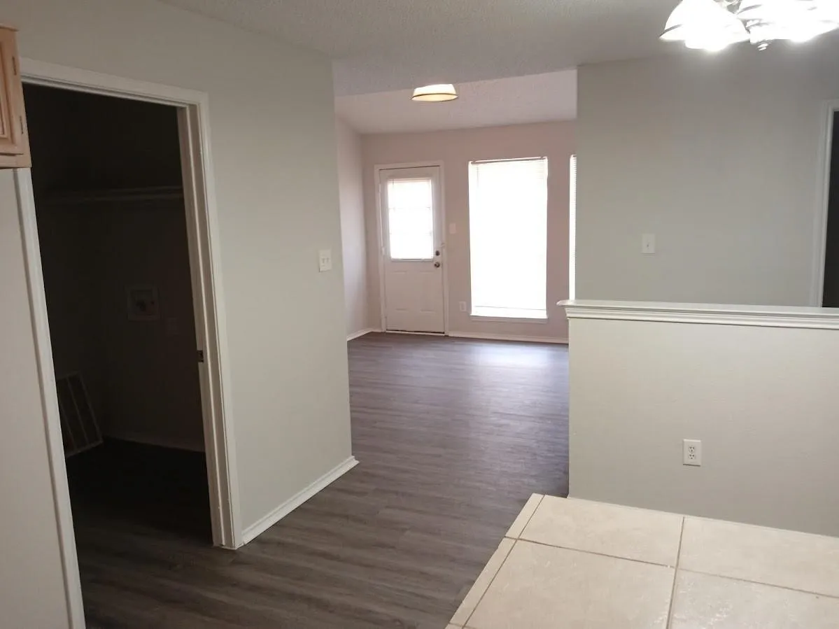 Single Family Residence For Rent in Dallas County , 12207 China Lake Drive, Dallas, Texas 75253, 3 Bedroom, 2 Bathroom, 2 Garage spaces, 1,557 Sqft, built in 1994, mls#21383171, Real Estate Agent in Dallas, Homes For Rent in Dallas county, Homes For Rent in Dallas, Realtor in Dallas Texas, Real Estate Brokerage Independent Realty Texas, Luminita Cordes Realtor
