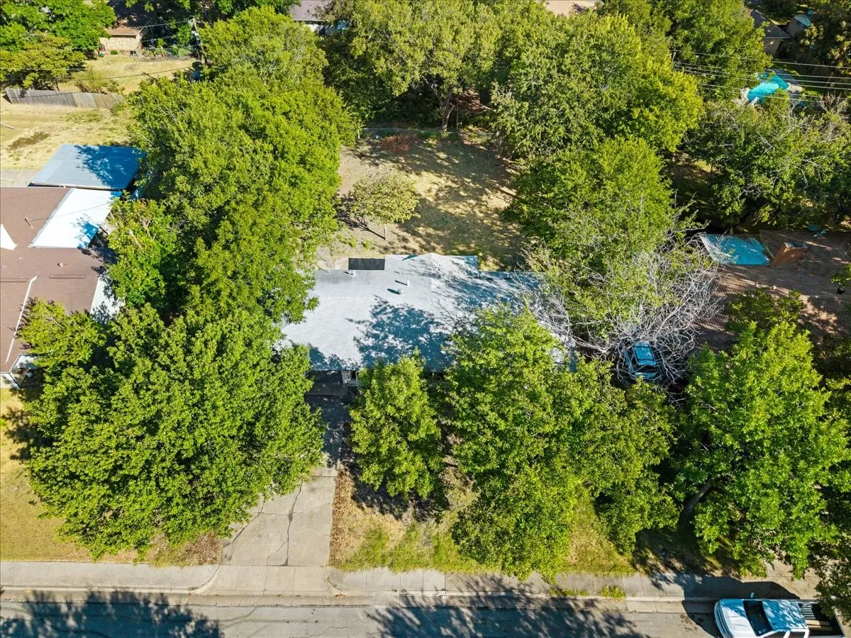 Single Family Residence For Sale in Dallas County , 305 Valleyglen Drive, De Soto, Texas 75115, 3 Bedroom, 2 Bathroom, 2 Garage spaces, 1,367 Sqft, built in 1965, mls#21382266, Real Estate Agent in De Soto, Homes For Sale in Dallas county, Homes For Sale in De Soto, Realtor in De Soto Texas, Real Estate Brokerage Independent Realty Texas, Luminita Cordes Realtor