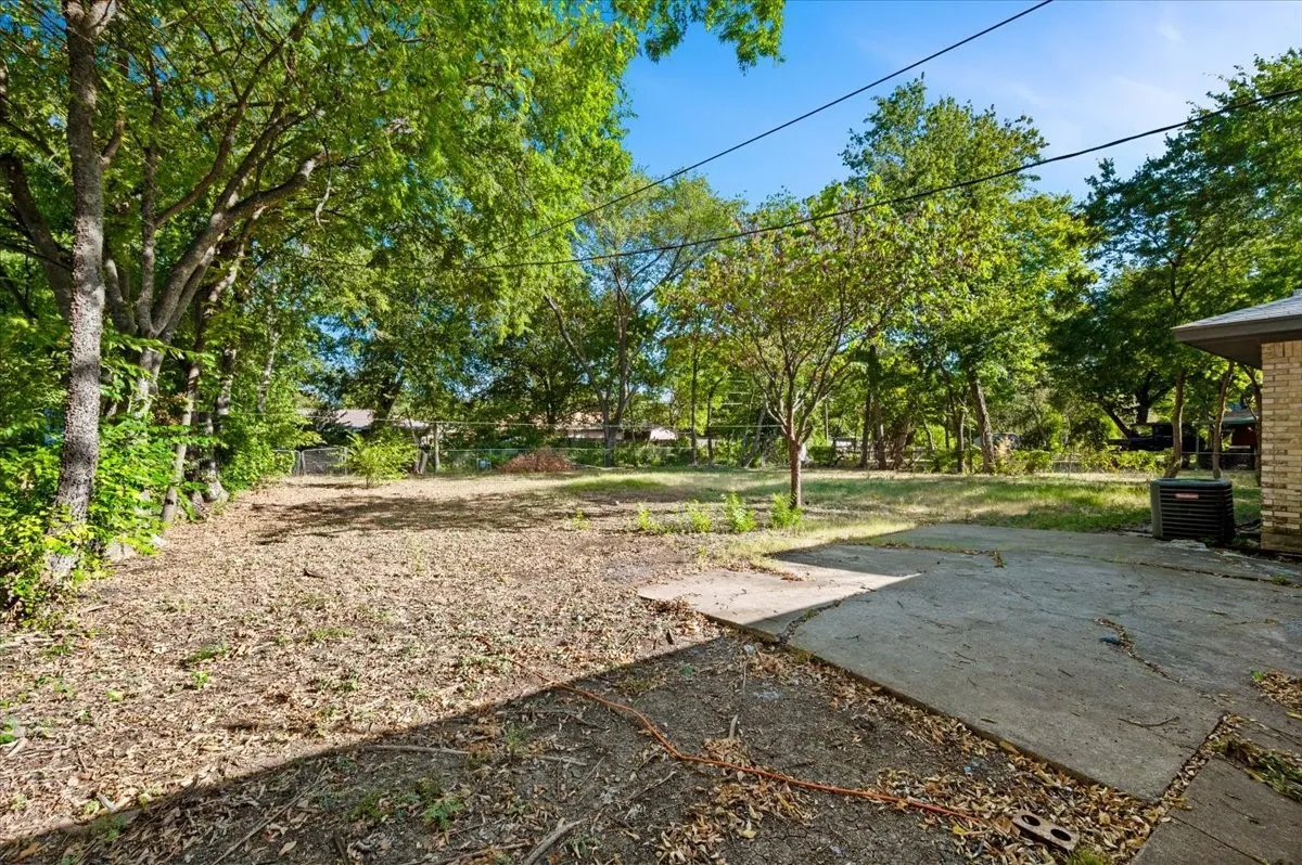 Single Family Residence For Sale in Dallas County , 305 Valleyglen Drive, De Soto, Texas 75115, 3 Bedroom, 2 Bathroom, 2 Garage spaces, 1,367 Sqft, built in 1965, mls#21382266, Real Estate Agent in De Soto, Homes For Sale in Dallas county, Homes For Sale in De Soto, Realtor in De Soto Texas, Real Estate Brokerage Independent Realty Texas, Luminita Cordes Realtor