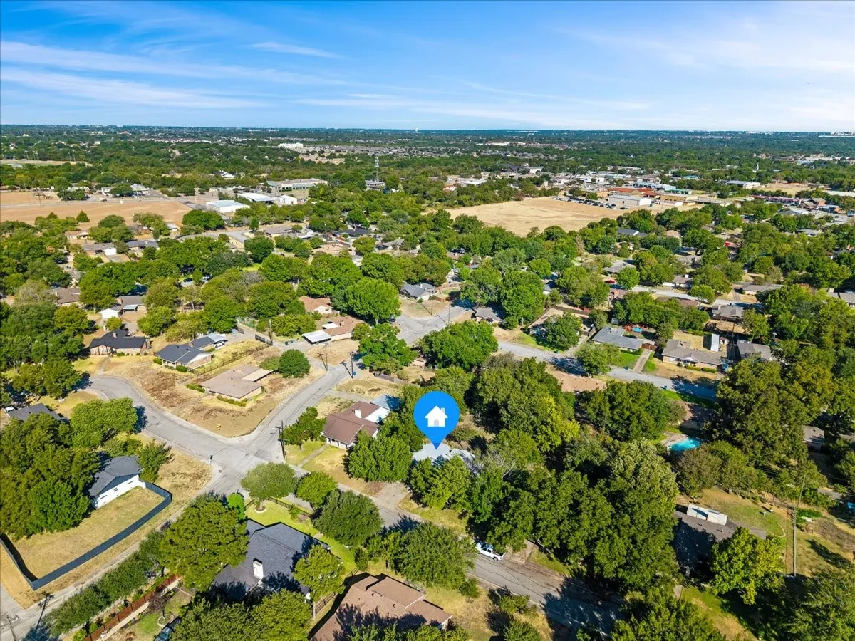 Single Family Residence For Sale in Dallas County , 305 Valleyglen Drive, De Soto, Texas 75115, 3 Bedroom, 2 Bathroom, 2 Garage spaces, 1,367 Sqft, built in 1965, mls#21382266, Real Estate Agent in De Soto, Homes For Sale in Dallas county, Homes For Sale in De Soto, Realtor in De Soto Texas, Real Estate Brokerage Independent Realty Texas, Luminita Cordes Realtor