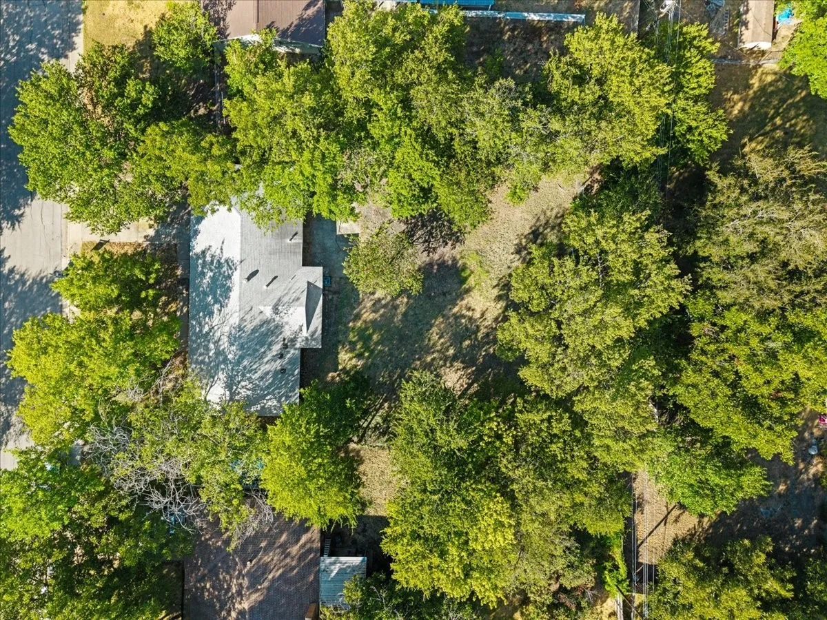 Single Family Residence For Sale in Dallas County , 305 Valleyglen Drive, De Soto, Texas 75115, 3 Bedroom, 2 Bathroom, 2 Garage spaces, 1,367 Sqft, built in 1965, mls#21382266, Real Estate Agent in De Soto, Homes For Sale in Dallas county, Homes For Sale in De Soto, Realtor in De Soto Texas, Real Estate Brokerage Independent Realty Texas, Luminita Cordes Realtor