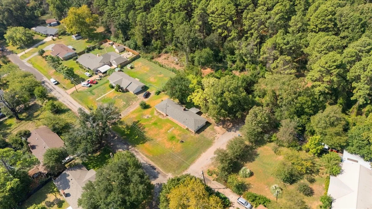 Single Family Residence For Sale in Smith County , 11369 Sherra, Tyler, Texas 75706, 3 Bedroom, 2 Bathroom, 2 Garage spaces, 1,449 Sqft, built in 1968, mls#21384301, Real Estate Agent in Tyler, Homes For Sale in Smith county, Homes For Sale in Tyler, Realtor in Tyler Texas, Real Estate Brokerage Independent Realty Texas, Luminita Cordes Realtor