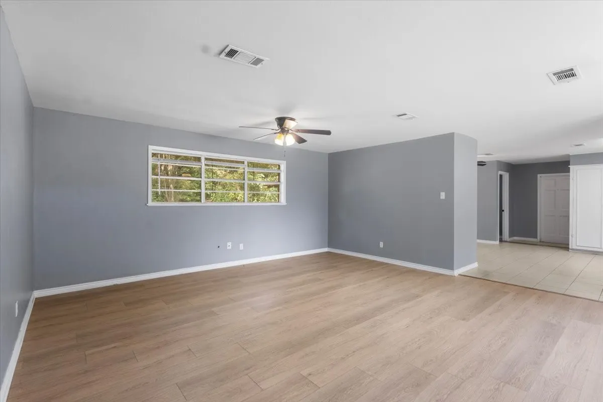 Single Family Residence For Sale in Smith County , 11369 Sherra, Tyler, Texas 75706, 3 Bedroom, 2 Bathroom, 2 Garage spaces, 1,449 Sqft, built in 1968, mls#21384301, Real Estate Agent in Tyler, Homes For Sale in Smith county, Homes For Sale in Tyler, Realtor in Tyler Texas, Real Estate Brokerage Independent Realty Texas, Luminita Cordes Realtor
