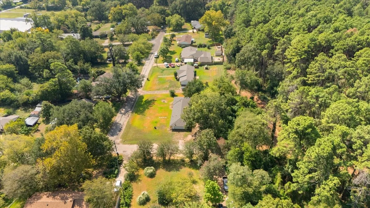 Single Family Residence For Sale in Smith County , 11369 Sherra, Tyler, Texas 75706, 3 Bedroom, 2 Bathroom, 2 Garage spaces, 1,449 Sqft, built in 1968, mls#21384301, Real Estate Agent in Tyler, Homes For Sale in Smith county, Homes For Sale in Tyler, Realtor in Tyler Texas, Real Estate Brokerage Independent Realty Texas, Luminita Cordes Realtor