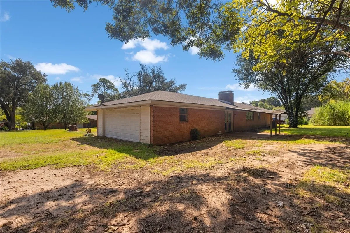 Single Family Residence For Sale in Smith County , 11369 Sherra, Tyler, Texas 75706, 3 Bedroom, 2 Bathroom, 2 Garage spaces, 1,449 Sqft, built in 1968, mls#21384301, Real Estate Agent in Tyler, Homes For Sale in Smith county, Homes For Sale in Tyler, Realtor in Tyler Texas, Real Estate Brokerage Independent Realty Texas, Luminita Cordes Realtor
