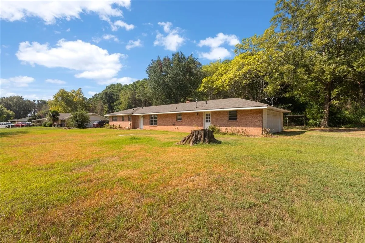 Single Family Residence For Sale in Smith County , 11369 Sherra, Tyler, Texas 75706, 3 Bedroom, 2 Bathroom, 2 Garage spaces, 1,449 Sqft, built in 1968, mls#21384301, Real Estate Agent in Tyler, Homes For Sale in Smith county, Homes For Sale in Tyler, Realtor in Tyler Texas, Real Estate Brokerage Independent Realty Texas, Luminita Cordes Realtor