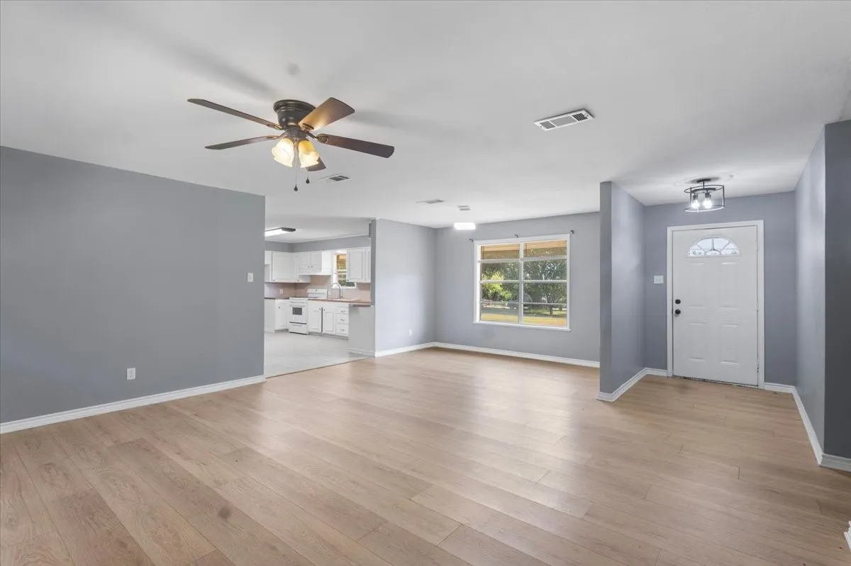 Single Family Residence For Sale in Smith County , 11369 Sherra, Tyler, Texas 75706, 3 Bedroom, 2 Bathroom, 2 Garage spaces, 1,449 Sqft, built in 1968, mls#21384301, Real Estate Agent in Tyler, Homes For Sale in Smith county, Homes For Sale in Tyler, Realtor in Tyler Texas, Real Estate Brokerage Independent Realty Texas, Luminita Cordes Realtor