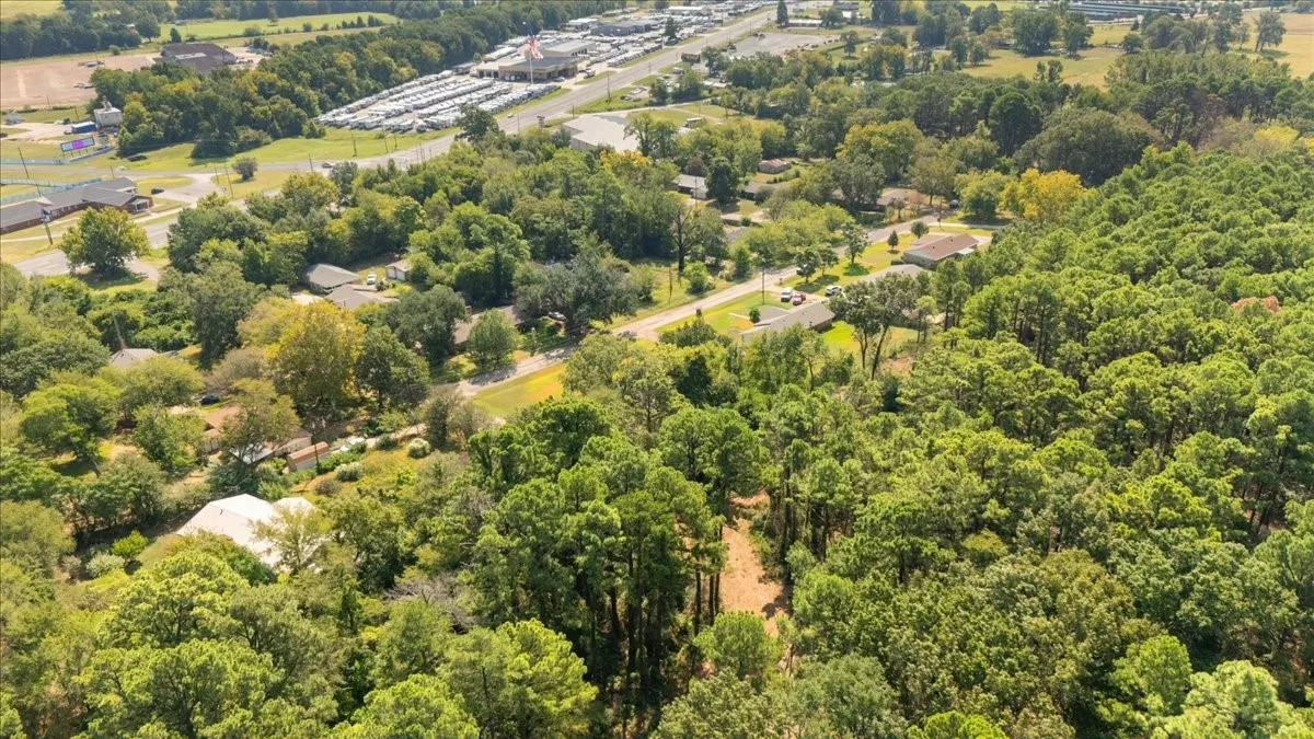 Single Family Residence For Sale in Smith County , 11369 Sherra, Tyler, Texas 75706, 3 Bedroom, 2 Bathroom, 2 Garage spaces, 1,449 Sqft, built in 1968, mls#21384301, Real Estate Agent in Tyler, Homes For Sale in Smith county, Homes For Sale in Tyler, Realtor in Tyler Texas, Real Estate Brokerage Independent Realty Texas, Luminita Cordes Realtor