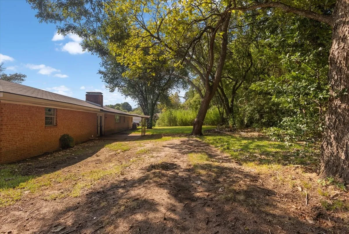 Single Family Residence For Sale in Smith County , 11369 Sherra, Tyler, Texas 75706, 3 Bedroom, 2 Bathroom, 2 Garage spaces, 1,449 Sqft, built in 1968, mls#21384301, Real Estate Agent in Tyler, Homes For Sale in Smith county, Homes For Sale in Tyler, Realtor in Tyler Texas, Real Estate Brokerage Independent Realty Texas, Luminita Cordes Realtor