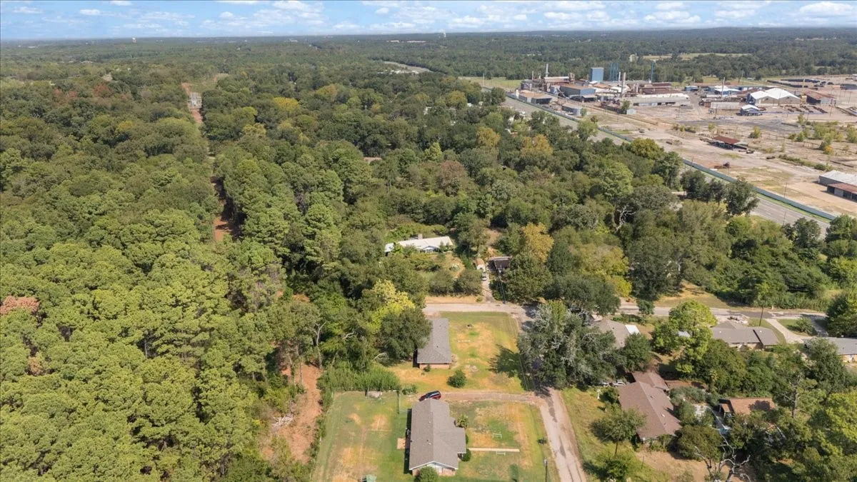 Single Family Residence For Sale in Smith County , 11369 Sherra, Tyler, Texas 75706, 3 Bedroom, 2 Bathroom, 2 Garage spaces, 1,449 Sqft, built in 1968, mls#21384301, Real Estate Agent in Tyler, Homes For Sale in Smith county, Homes For Sale in Tyler, Realtor in Tyler Texas, Real Estate Brokerage Independent Realty Texas, Luminita Cordes Realtor