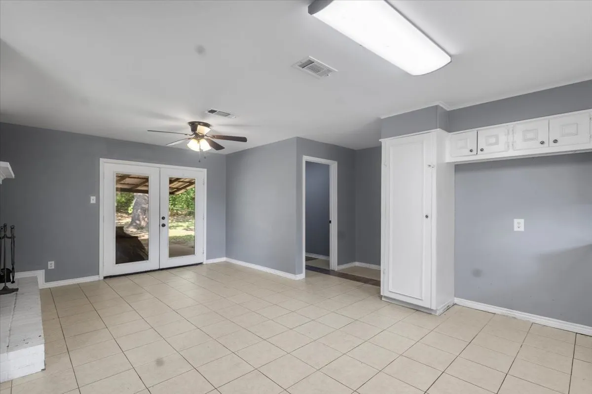 Single Family Residence For Sale in Smith County , 11369 Sherra, Tyler, Texas 75706, 3 Bedroom, 2 Bathroom, 2 Garage spaces, 1,449 Sqft, built in 1968, mls#21384301, Real Estate Agent in Tyler, Homes For Sale in Smith county, Homes For Sale in Tyler, Realtor in Tyler Texas, Real Estate Brokerage Independent Realty Texas, Luminita Cordes Realtor