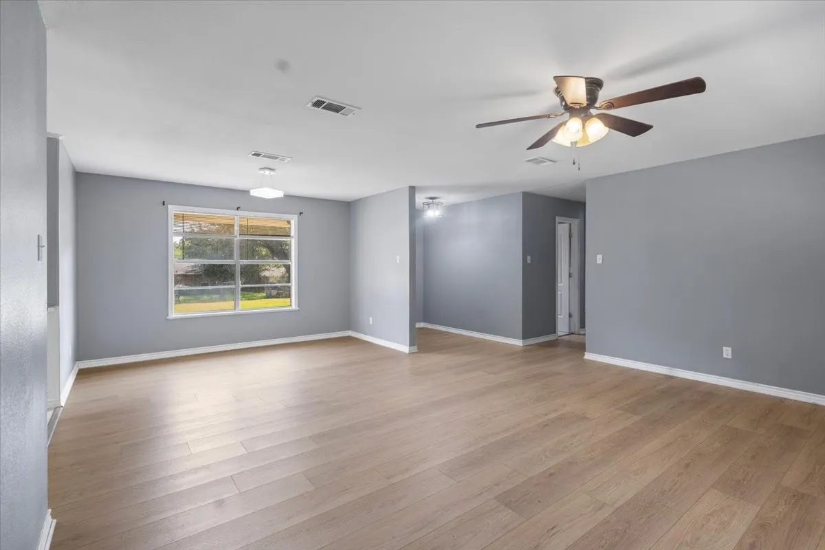 Single Family Residence For Sale in Smith County , 11369 Sherra, Tyler, Texas 75706, 3 Bedroom, 2 Bathroom, 2 Garage spaces, 1,449 Sqft, built in 1968, mls#21384301, Real Estate Agent in Tyler, Homes For Sale in Smith county, Homes For Sale in Tyler, Realtor in Tyler Texas, Real Estate Brokerage Independent Realty Texas, Luminita Cordes Realtor