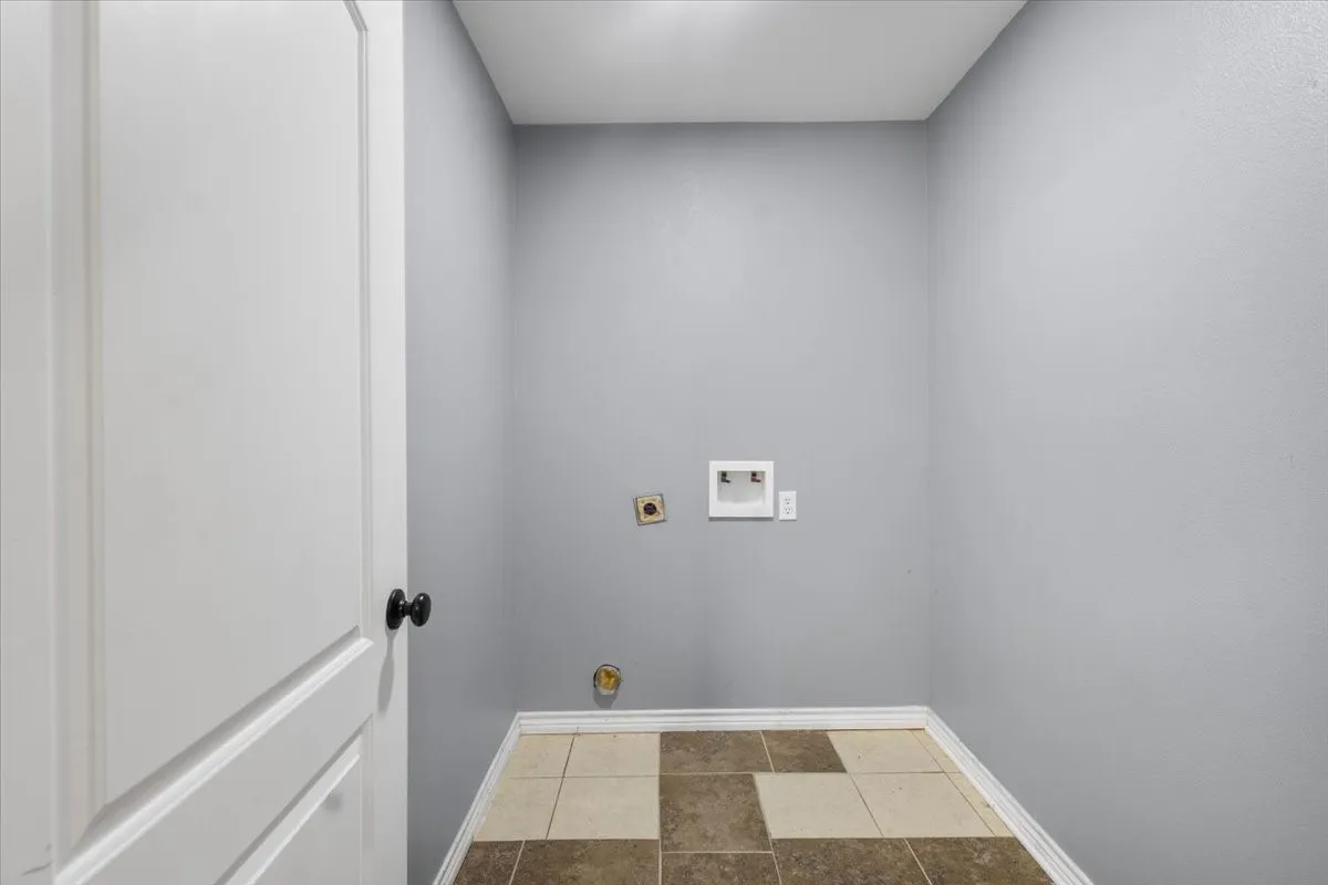 Single Family Residence For Sale in Smith County , 11369 Sherra, Tyler, Texas 75706, 3 Bedroom, 2 Bathroom, 2 Garage spaces, 1,449 Sqft, built in 1968, mls#21384301, Real Estate Agent in Tyler, Homes For Sale in Smith county, Homes For Sale in Tyler, Realtor in Tyler Texas, Real Estate Brokerage Independent Realty Texas, Luminita Cordes Realtor
