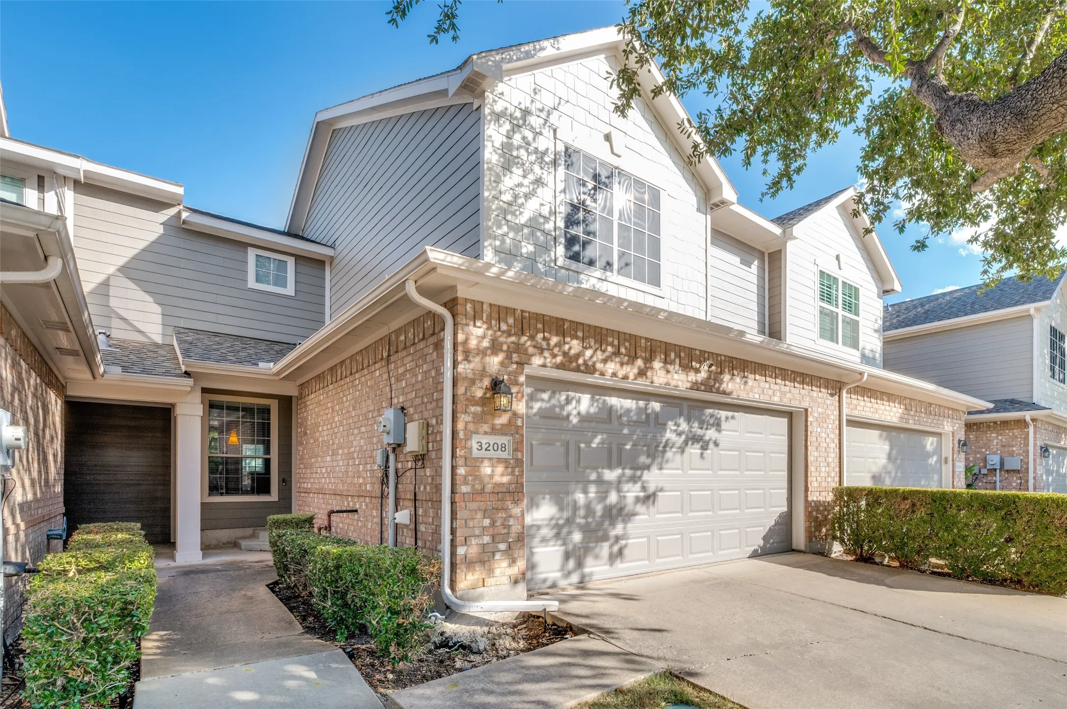 Single Family Residence For Sale in Denton County , 3208 Parma Lane, Plano, Texas 75093, 2 Bedroom, 3 Bathroom, 2 Garage spaces, 1,535 Sqft, built in 2002, mls#21384202, Real Estate Agent in Plano, Homes For Sale in Denton county, Homes For Sale in Plano, Realtor in Plano Texas, Real Estate Brokerage Independent Realty Texas, Luminita Cordes Realtor