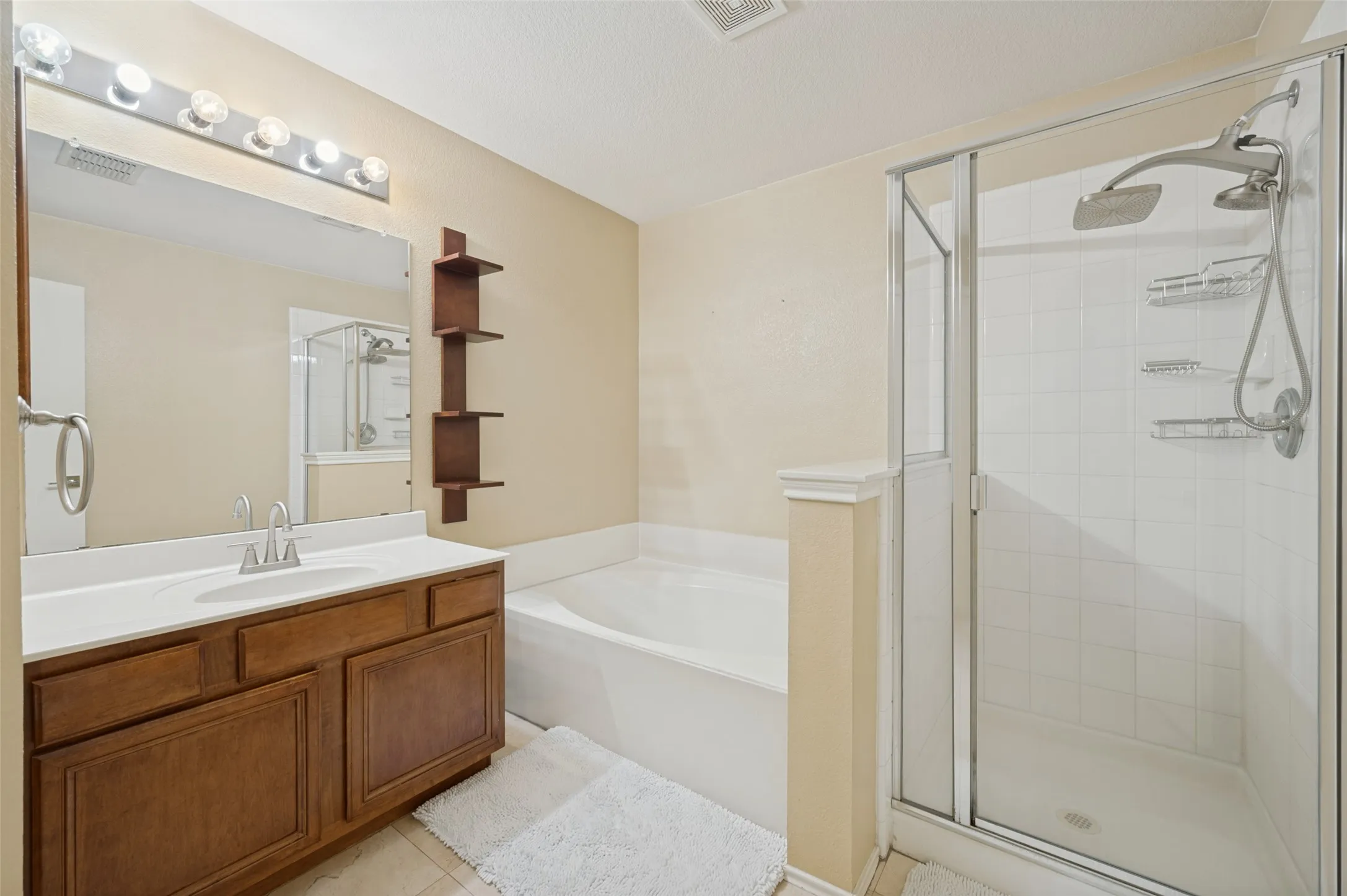 Single Family Residence For Sale in Denton County , 3208 Parma Lane, Plano, Texas 75093, 2 Bedroom, 3 Bathroom, 2 Garage spaces, 1,535 Sqft, built in 2002, mls#21384202, Real Estate Agent in Plano, Homes For Sale in Denton county, Homes For Sale in Plano, Realtor in Plano Texas, Real Estate Brokerage Independent Realty Texas, Luminita Cordes Realtor
