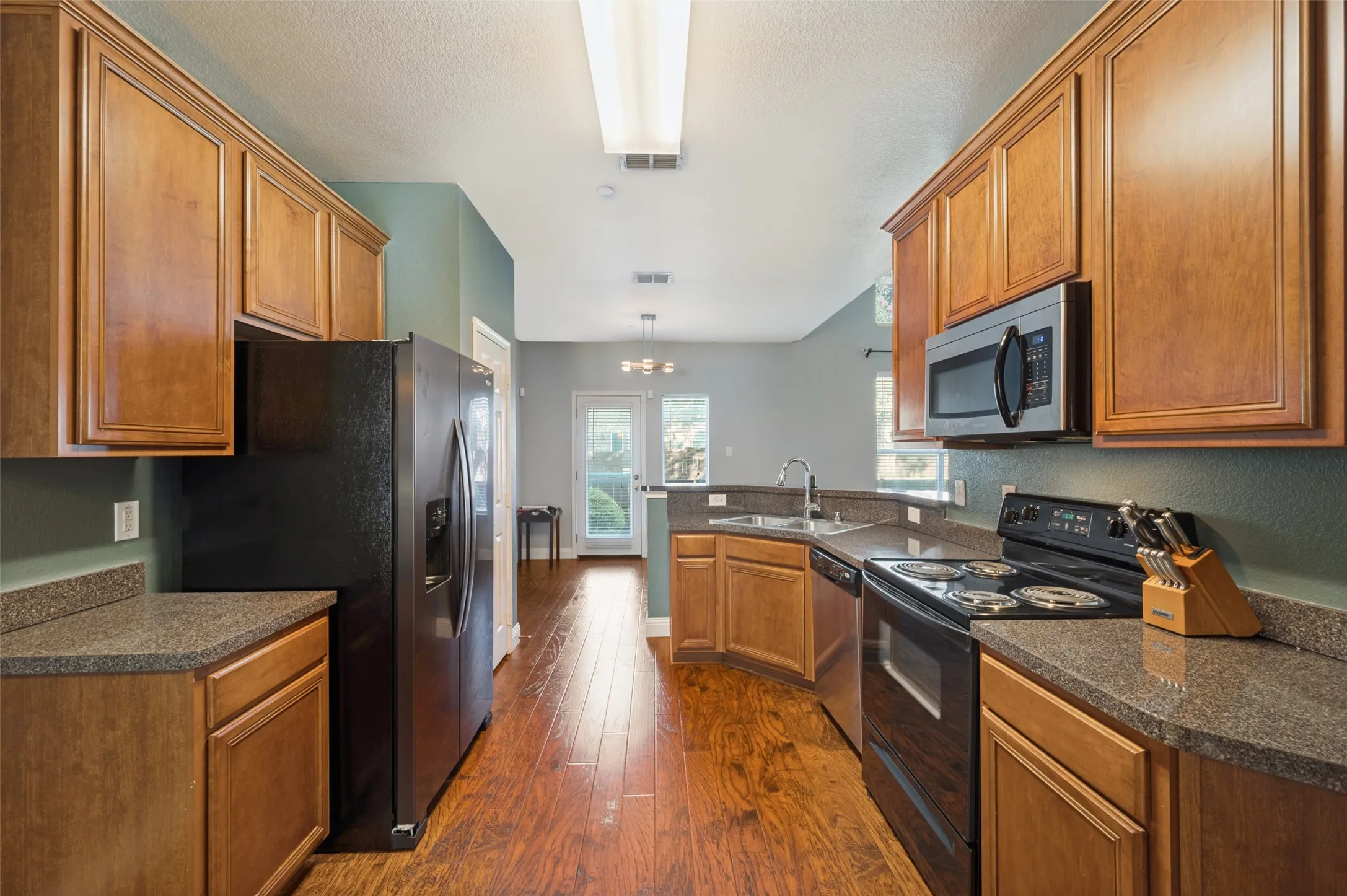 Single Family Residence For Sale in Denton County , 3208 Parma Lane, Plano, Texas 75093, 2 Bedroom, 3 Bathroom, 2 Garage spaces, 1,535 Sqft, built in 2002, mls#21384202, Real Estate Agent in Plano, Homes For Sale in Denton county, Homes For Sale in Plano, Realtor in Plano Texas, Real Estate Brokerage Independent Realty Texas, Luminita Cordes Realtor