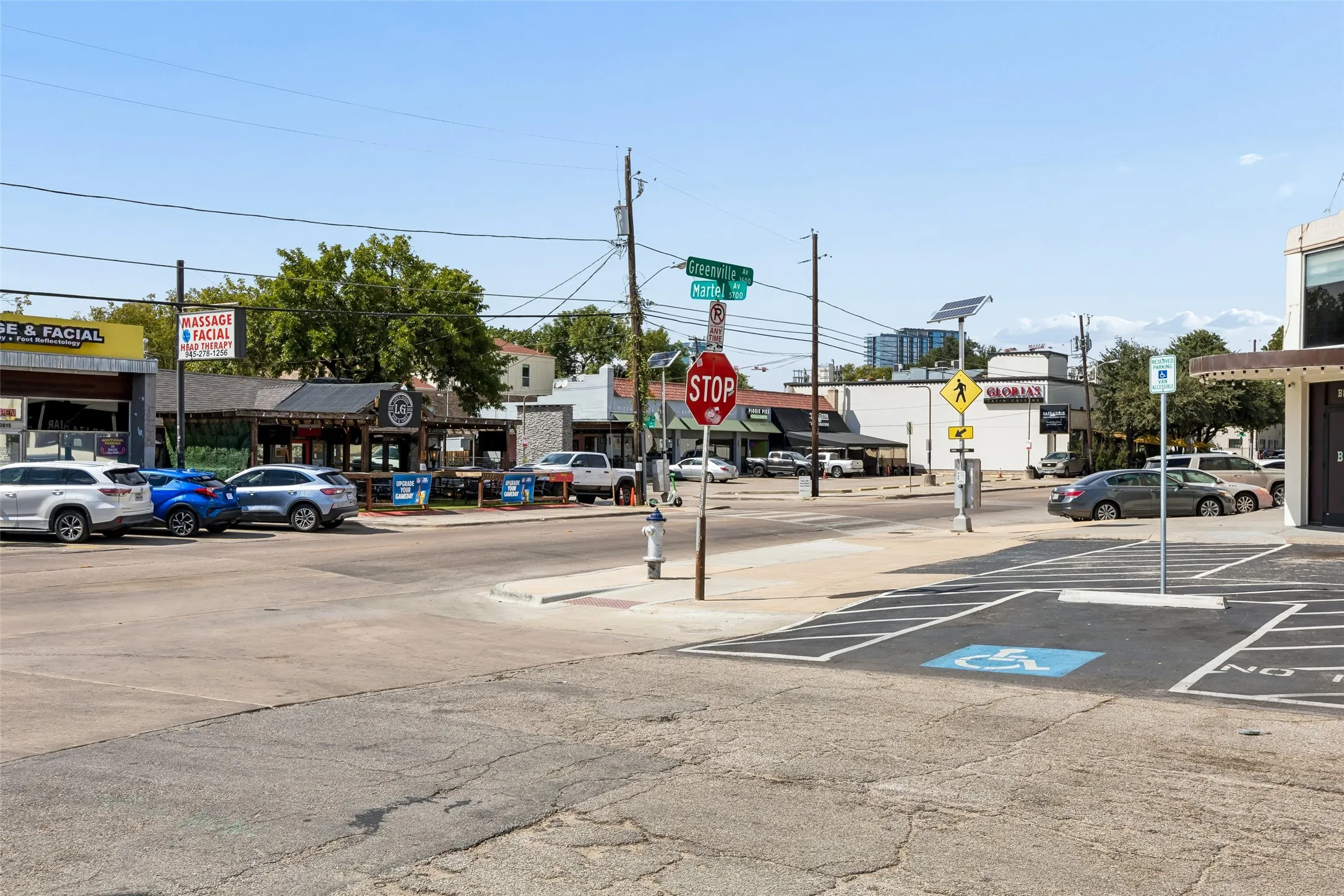 Condominium For Sale in Dallas County , 5757 Martel Avenue A11, Dallas, Texas 75206, 1 Bedroom, 2 Bathroom, Garage spaces, 768 Sqft, built in 1983, mls#21383512, Real Estate Agent in Dallas, Homes For Sale in Dallas county, Homes For Sale in Dallas, Realtor in Dallas Texas, Real Estate Brokerage Independent Realty Texas, Luminita Cordes Realtor