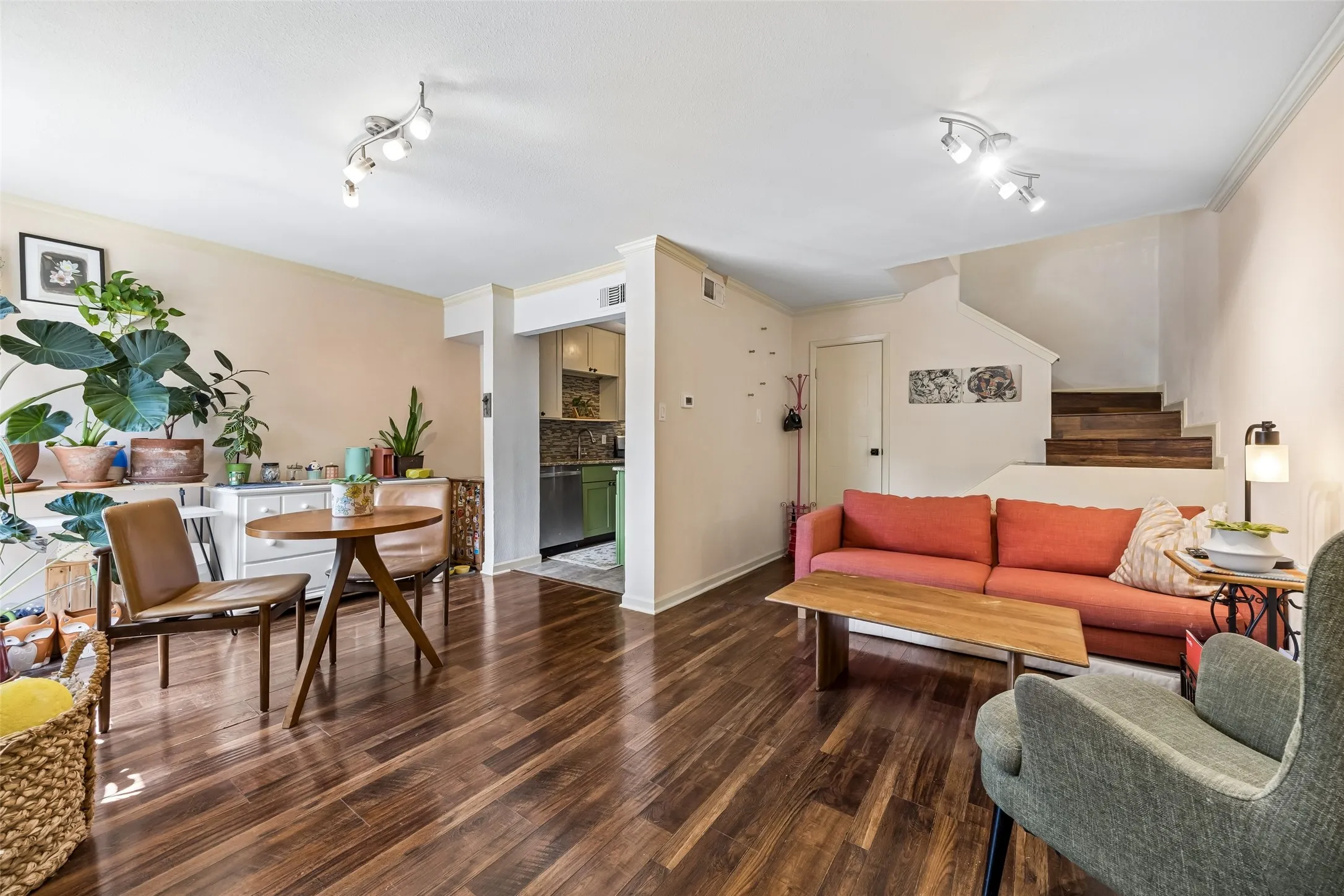 Condominium For Sale in Dallas County , 5757 Martel Avenue A11, Dallas, Texas 75206, 1 Bedroom, 2 Bathroom, Garage spaces, 768 Sqft, built in 1983, mls#21383512, Real Estate Agent in Dallas, Homes For Sale in Dallas county, Homes For Sale in Dallas, Realtor in Dallas Texas, Real Estate Brokerage Independent Realty Texas, Luminita Cordes Realtor