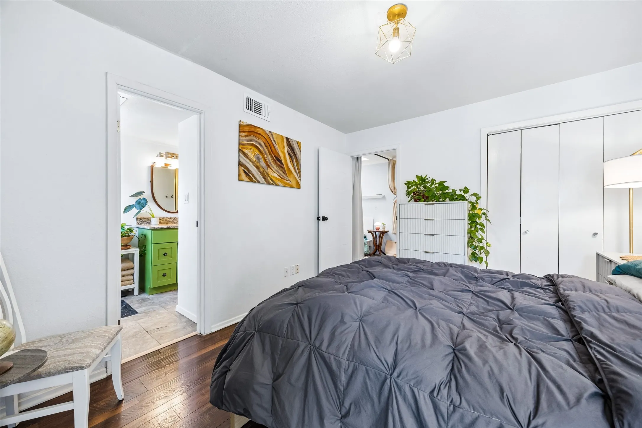 Condominium For Sale in Dallas County , 5757 Martel Avenue A11, Dallas, Texas 75206, 1 Bedroom, 2 Bathroom, Garage spaces, 768 Sqft, built in 1983, mls#21383512, Real Estate Agent in Dallas, Homes For Sale in Dallas county, Homes For Sale in Dallas, Realtor in Dallas Texas, Real Estate Brokerage Independent Realty Texas, Luminita Cordes Realtor
