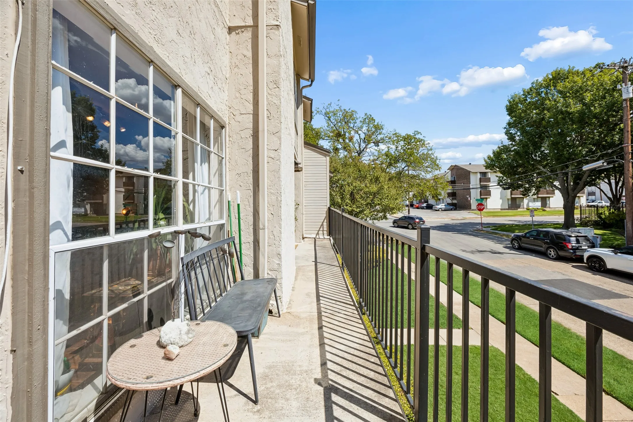 Condominium For Sale in Dallas County , 5757 Martel Avenue A11, Dallas, Texas 75206, 1 Bedroom, 2 Bathroom, Garage spaces, 768 Sqft, built in 1983, mls#21383512, Real Estate Agent in Dallas, Homes For Sale in Dallas county, Homes For Sale in Dallas, Realtor in Dallas Texas, Real Estate Brokerage Independent Realty Texas, Luminita Cordes Realtor