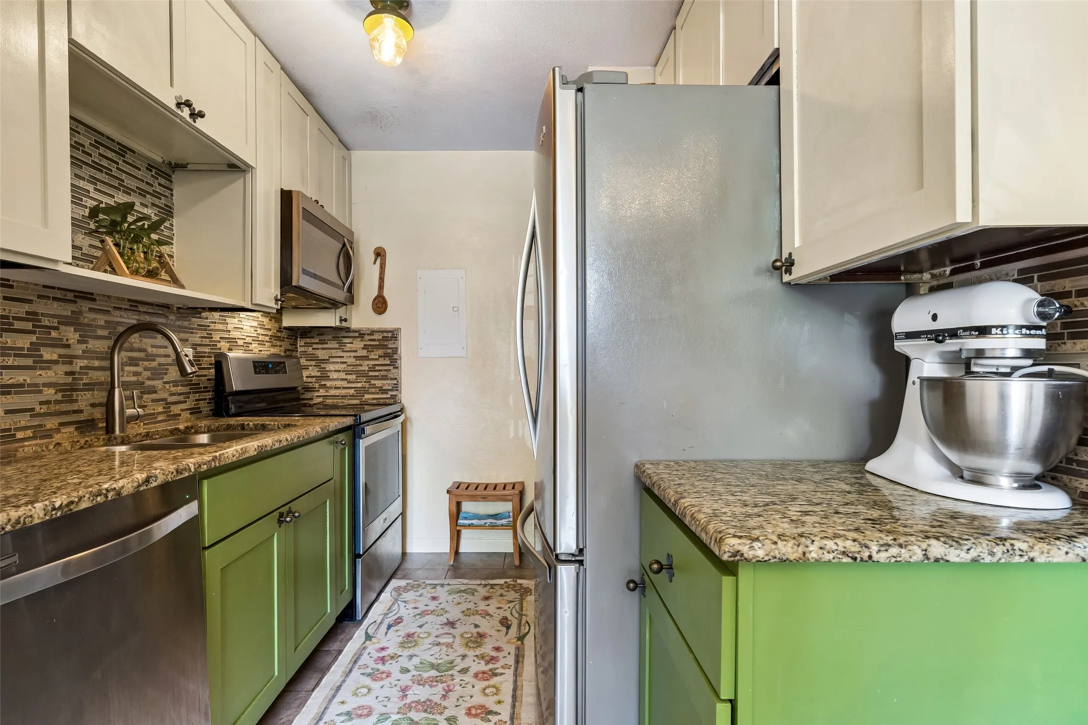 Condominium For Sale in Dallas County , 5757 Martel Avenue A11, Dallas, Texas 75206, 1 Bedroom, 2 Bathroom, Garage spaces, 768 Sqft, built in 1983, mls#21383512, Real Estate Agent in Dallas, Homes For Sale in Dallas county, Homes For Sale in Dallas, Realtor in Dallas Texas, Real Estate Brokerage Independent Realty Texas, Luminita Cordes Realtor