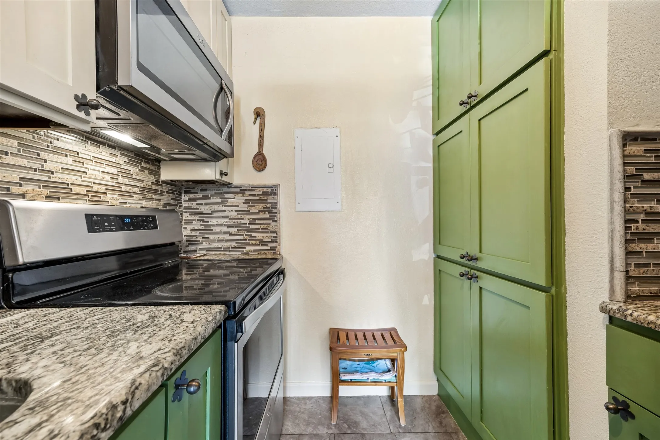 Condominium For Sale in Dallas County , 5757 Martel Avenue A11, Dallas, Texas 75206, 1 Bedroom, 2 Bathroom, Garage spaces, 768 Sqft, built in 1983, mls#21383512, Real Estate Agent in Dallas, Homes For Sale in Dallas county, Homes For Sale in Dallas, Realtor in Dallas Texas, Real Estate Brokerage Independent Realty Texas, Luminita Cordes Realtor