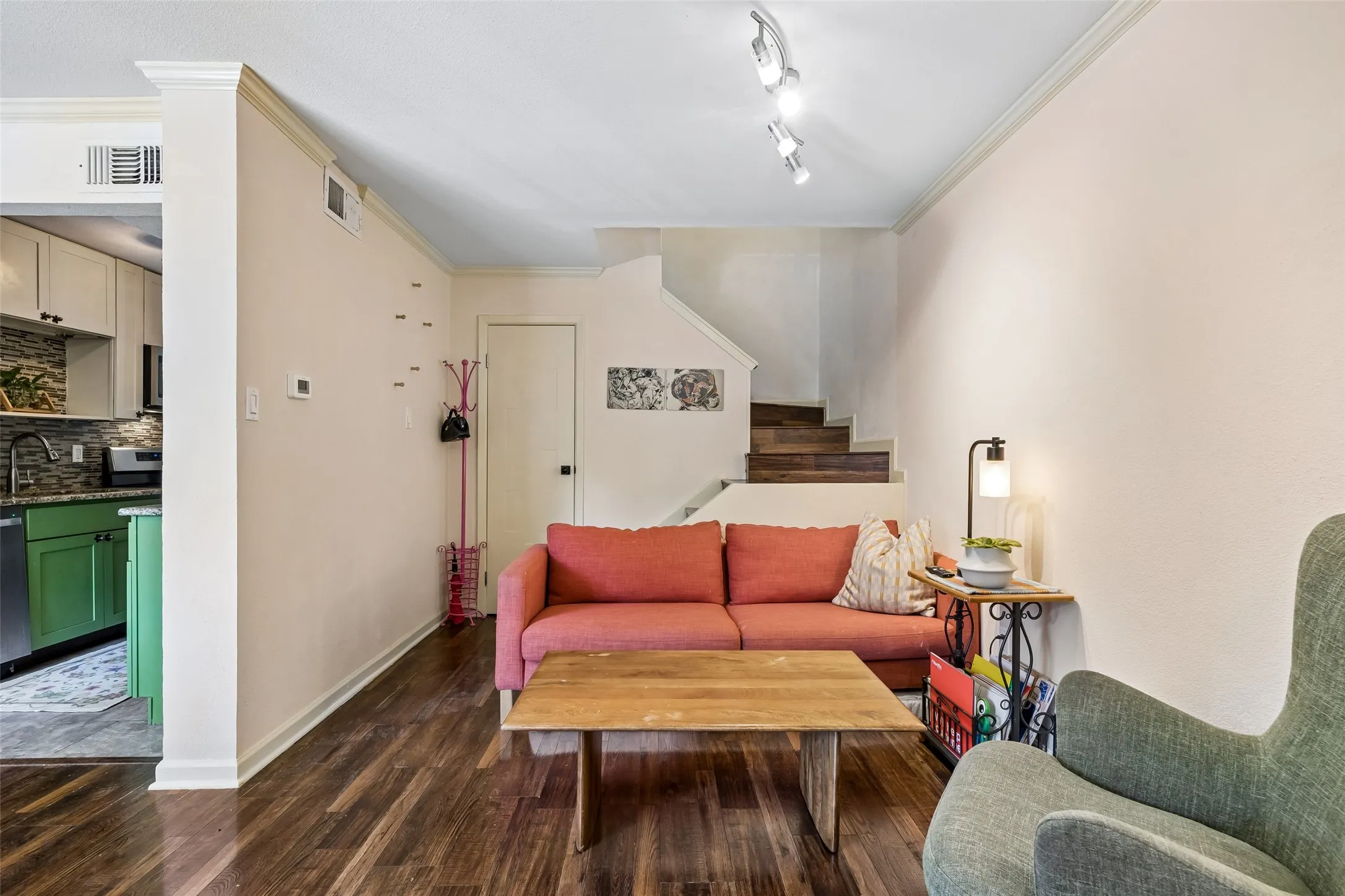 Condominium For Sale in Dallas County , 5757 Martel Avenue A11, Dallas, Texas 75206, 1 Bedroom, 2 Bathroom, Garage spaces, 768 Sqft, built in 1983, mls#21383512, Real Estate Agent in Dallas, Homes For Sale in Dallas county, Homes For Sale in Dallas, Realtor in Dallas Texas, Real Estate Brokerage Independent Realty Texas, Luminita Cordes Realtor