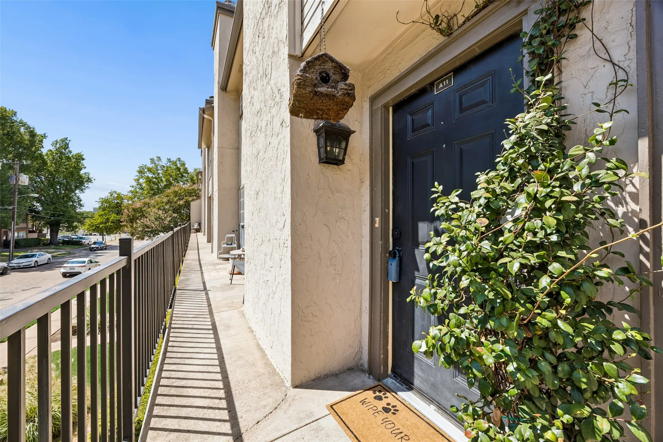Condominium For Sale in Dallas County , 5757 Martel Avenue A11, Dallas, Texas 75206, 1 Bedroom, 2 Bathroom, Garage spaces, 768 Sqft, built in 1983, mls#21383512, Real Estate Agent in Dallas, Homes For Sale in Dallas county, Homes For Sale in Dallas, Realtor in Dallas Texas, Real Estate Brokerage Independent Realty Texas, Luminita Cordes Realtor
