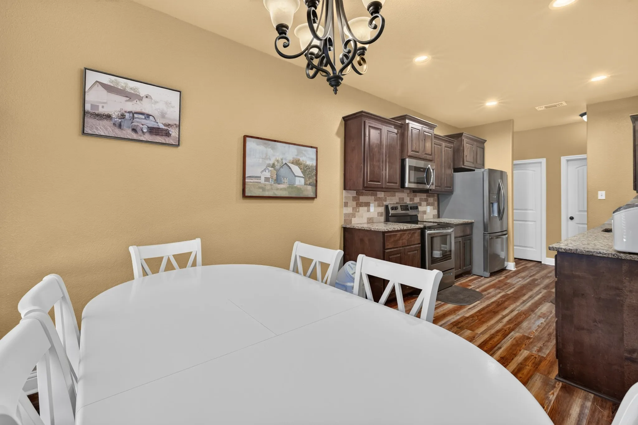 Single Family Residence For Sale in Taylor County , 314 Hog Eye Road, Abilene, Texas 79602, 3 Bedroom, 2 Bathroom, 2 Garage spaces, 1,653 Sqft, built in 2017, mls#21382488, Real Estate Agent in Abilene, Homes For Sale in Taylor county, Homes For Sale in Abilene, Realtor in Abilene Texas, Real Estate Brokerage Independent Realty Texas, Luminita Cordes Realtor