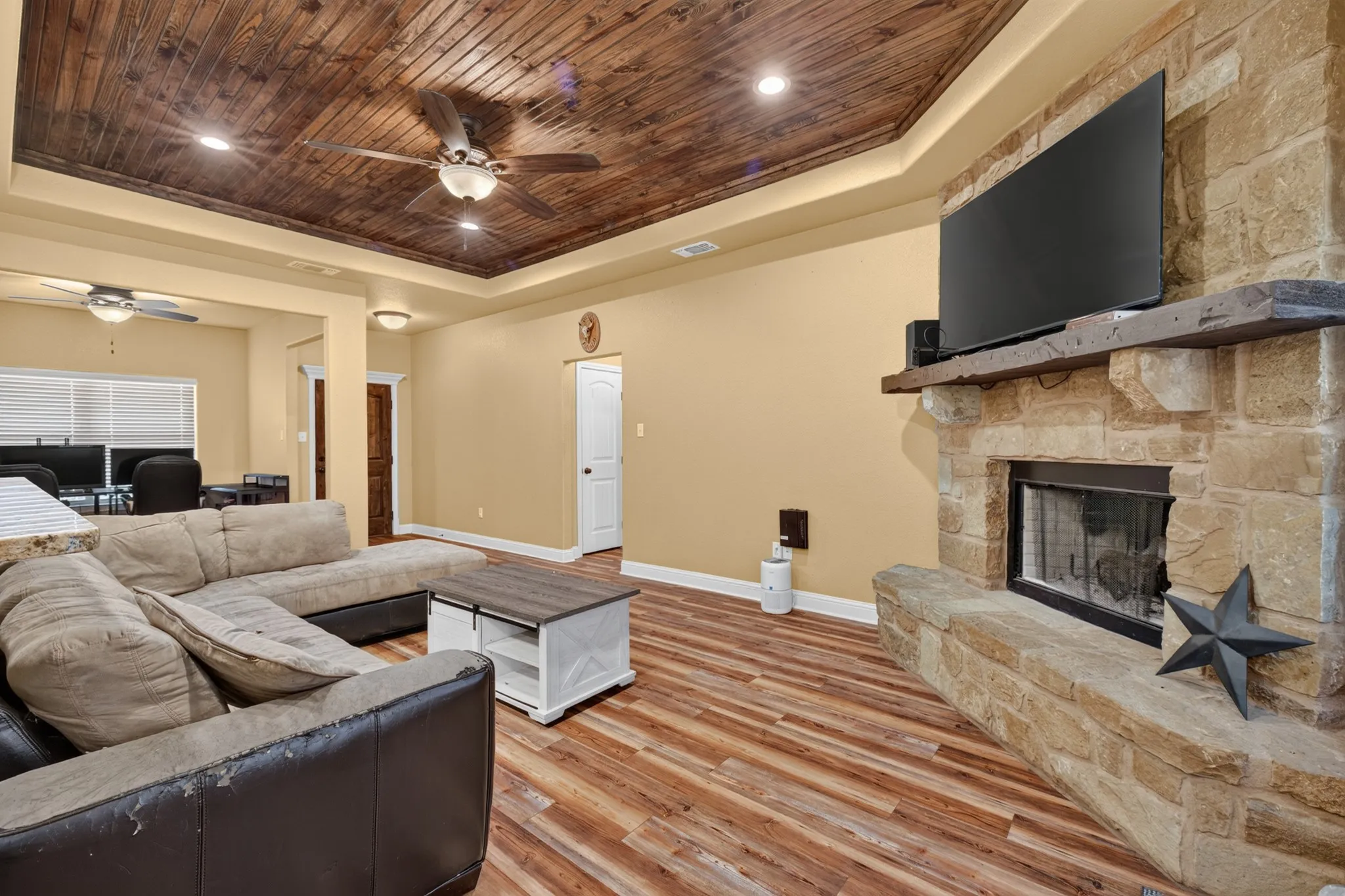 Single Family Residence For Sale in Taylor County , 314 Hog Eye Road, Abilene, Texas 79602, 3 Bedroom, 2 Bathroom, 2 Garage spaces, 1,653 Sqft, built in 2017, mls#21382488, Real Estate Agent in Abilene, Homes For Sale in Taylor county, Homes For Sale in Abilene, Realtor in Abilene Texas, Real Estate Brokerage Independent Realty Texas, Luminita Cordes Realtor