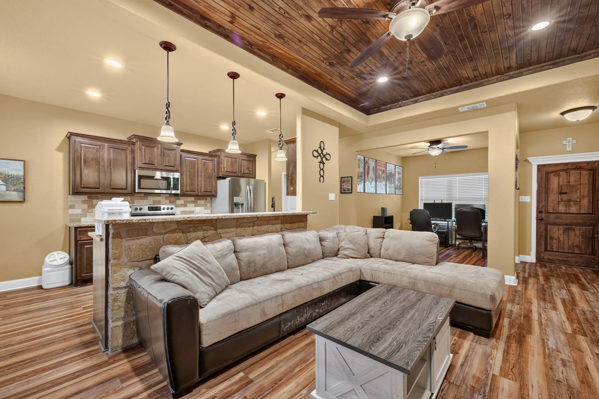 Single Family Residence For Sale in Taylor County , 314 Hog Eye Road, Abilene, Texas 79602, 3 Bedroom, 2 Bathroom, 2 Garage spaces, 1,653 Sqft, built in 2017, mls#21382488, Real Estate Agent in Abilene, Homes For Sale in Taylor county, Homes For Sale in Abilene, Realtor in Abilene Texas, Real Estate Brokerage Independent Realty Texas, Luminita Cordes Realtor