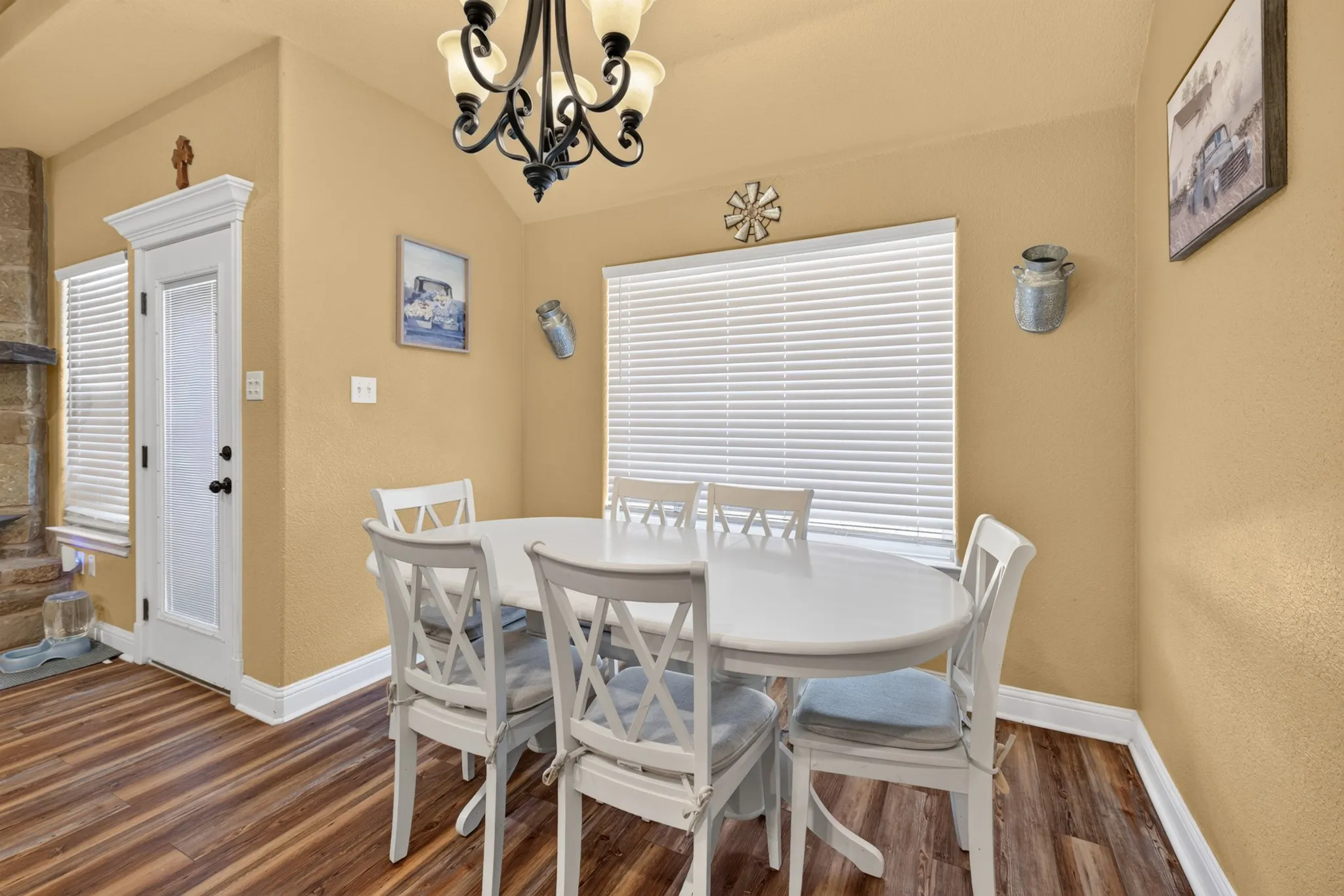 Single Family Residence For Sale in Taylor County , 314 Hog Eye Road, Abilene, Texas 79602, 3 Bedroom, 2 Bathroom, 2 Garage spaces, 1,653 Sqft, built in 2017, mls#21382488, Real Estate Agent in Abilene, Homes For Sale in Taylor county, Homes For Sale in Abilene, Realtor in Abilene Texas, Real Estate Brokerage Independent Realty Texas, Luminita Cordes Realtor