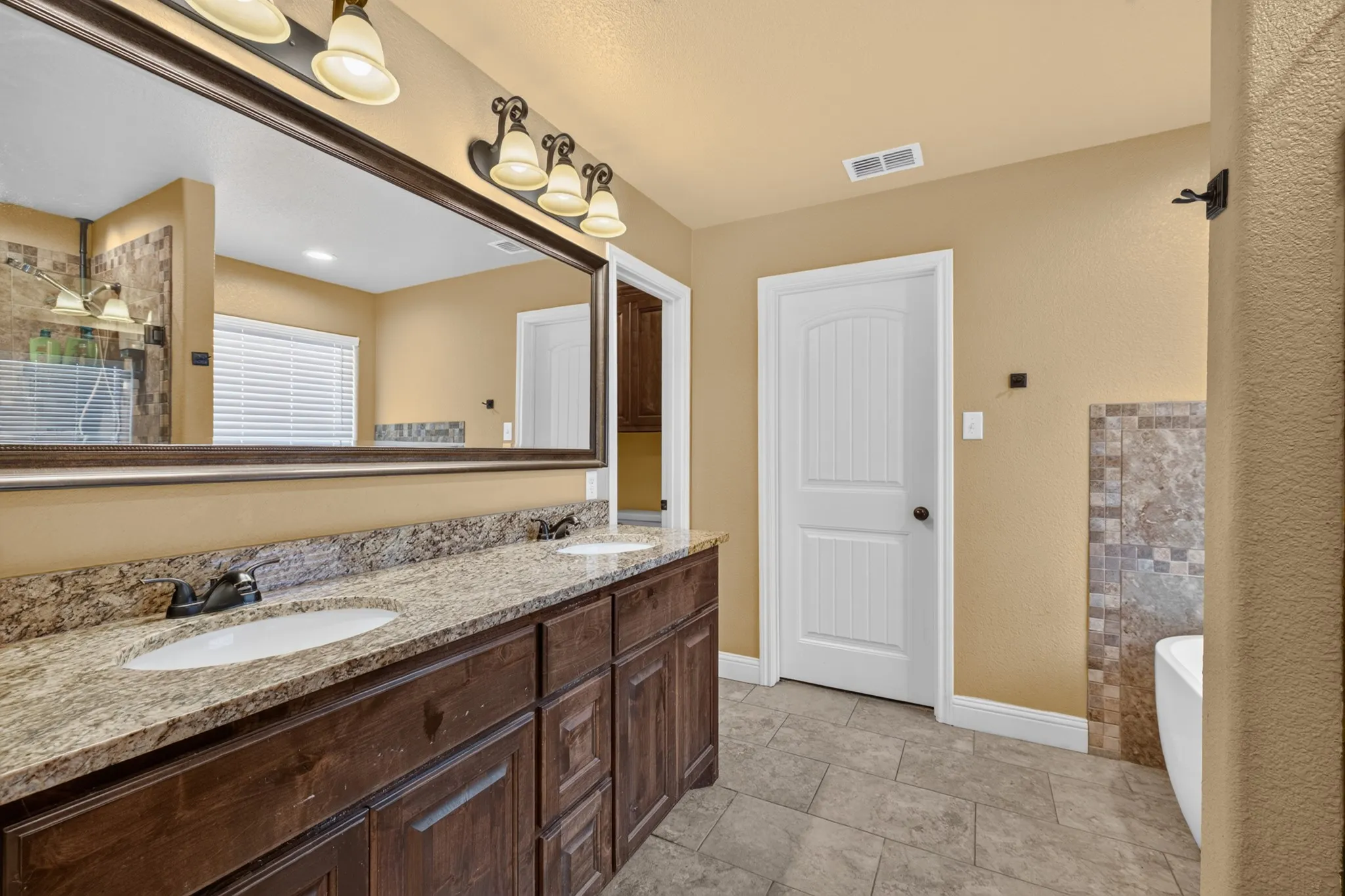 Single Family Residence For Sale in Taylor County , 314 Hog Eye Road, Abilene, Texas 79602, 3 Bedroom, 2 Bathroom, 2 Garage spaces, 1,653 Sqft, built in 2017, mls#21382488, Real Estate Agent in Abilene, Homes For Sale in Taylor county, Homes For Sale in Abilene, Realtor in Abilene Texas, Real Estate Brokerage Independent Realty Texas, Luminita Cordes Realtor