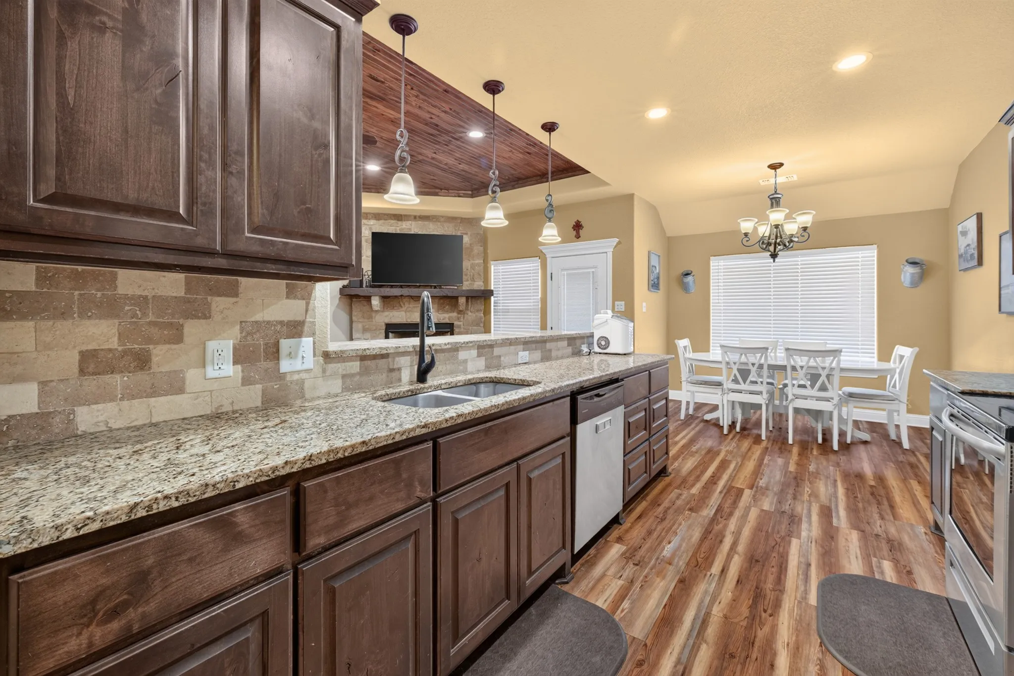 Single Family Residence For Sale in Taylor County , 314 Hog Eye Road, Abilene, Texas 79602, 3 Bedroom, 2 Bathroom, 2 Garage spaces, 1,653 Sqft, built in 2017, mls#21382488, Real Estate Agent in Abilene, Homes For Sale in Taylor county, Homes For Sale in Abilene, Realtor in Abilene Texas, Real Estate Brokerage Independent Realty Texas, Luminita Cordes Realtor