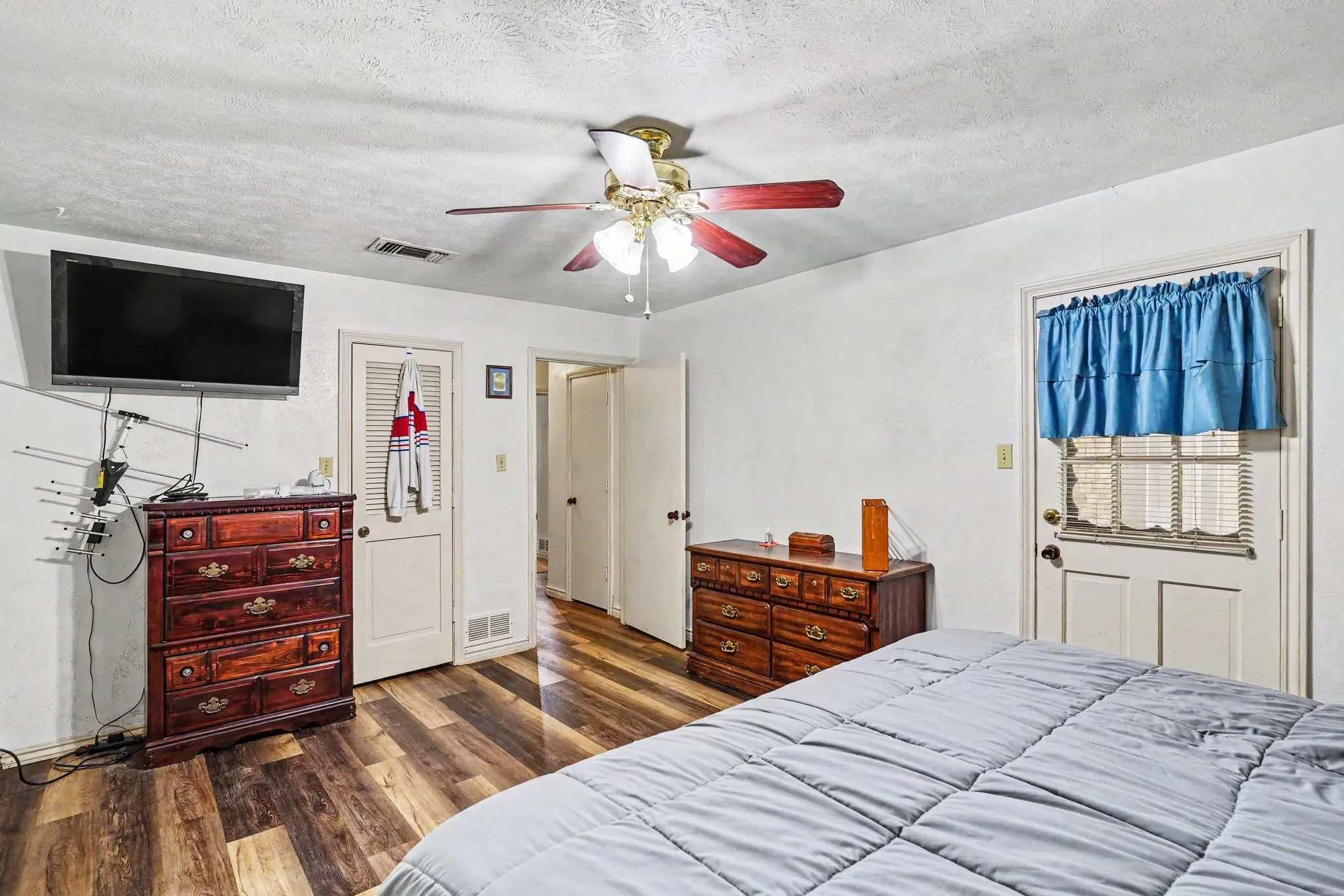 Single Family Residence For Sale in Denton County , 2149 Savannah Trail, Denton, Texas 76205, 4 Bedroom, 3 Bathroom, 2 Garage spaces, 2,205 Sqft, built in 1974, mls#21384266, Real Estate Agent in Denton, Homes For Sale in Denton county, Homes For Sale in Denton, Realtor in Denton Texas, Real Estate Brokerage Independent Realty Texas, Luminita Cordes Realtor