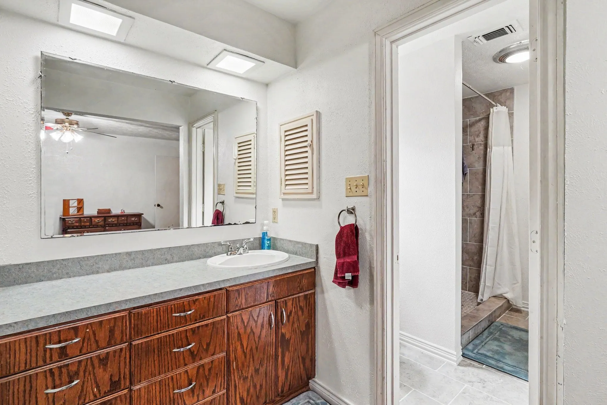 Single Family Residence For Sale in Denton County , 2149 Savannah Trail, Denton, Texas 76205, 4 Bedroom, 3 Bathroom, 2 Garage spaces, 2,205 Sqft, built in 1974, mls#21384266, Real Estate Agent in Denton, Homes For Sale in Denton county, Homes For Sale in Denton, Realtor in Denton Texas, Real Estate Brokerage Independent Realty Texas, Luminita Cordes Realtor